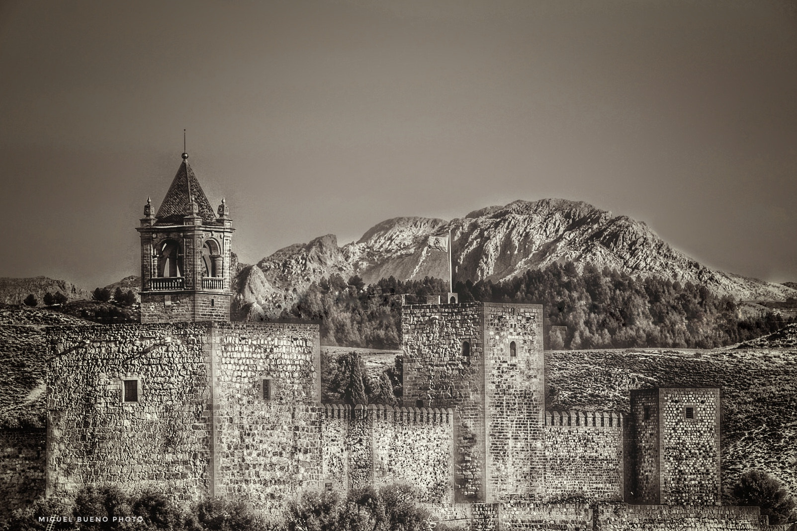 Tamron SP 35mm F1.8 Di VC USD sample photo. Fortaleza de antequera. castle photography