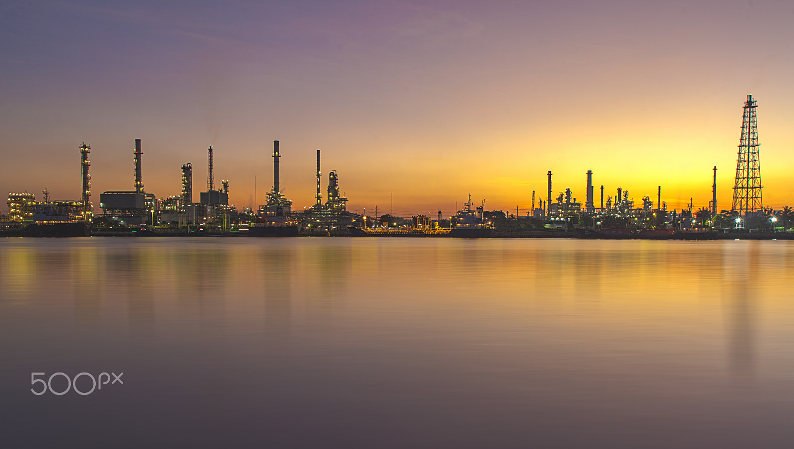 Canon EF 17-35mm f/2.8L sample photo. Factory oil photography