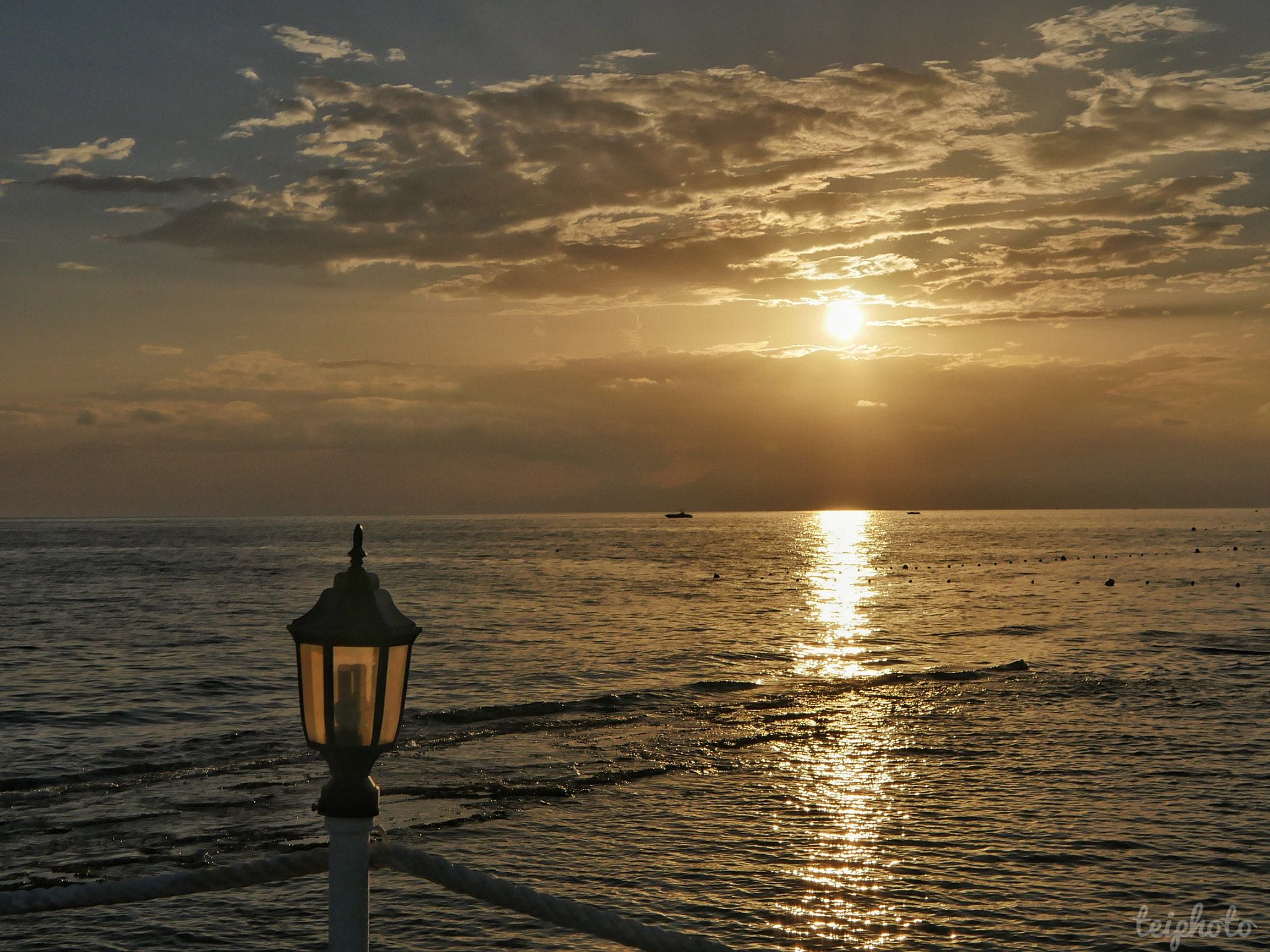 Panasonic Lumix DMC-GH4 + LUMIX G 25/F1.7 sample photo. Sun photography