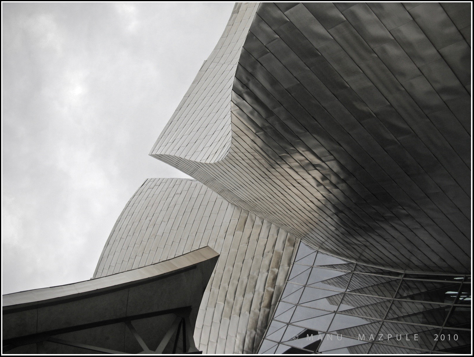 Canon POWERSHOT A720 IS sample photo. 15. the shine of the beauty...bilbao... photography