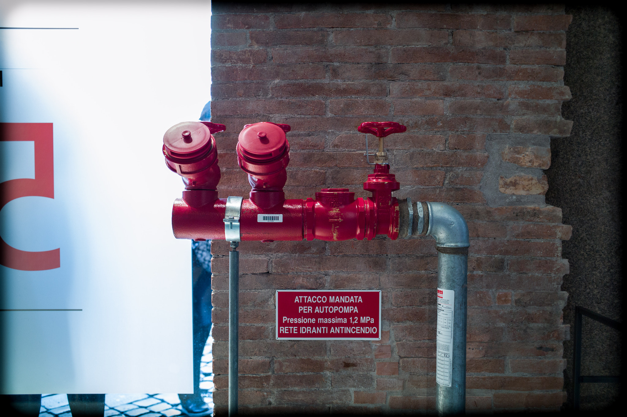 Elmarit-M 28mm f/2.8 (III) sample photo. Hydrant photography