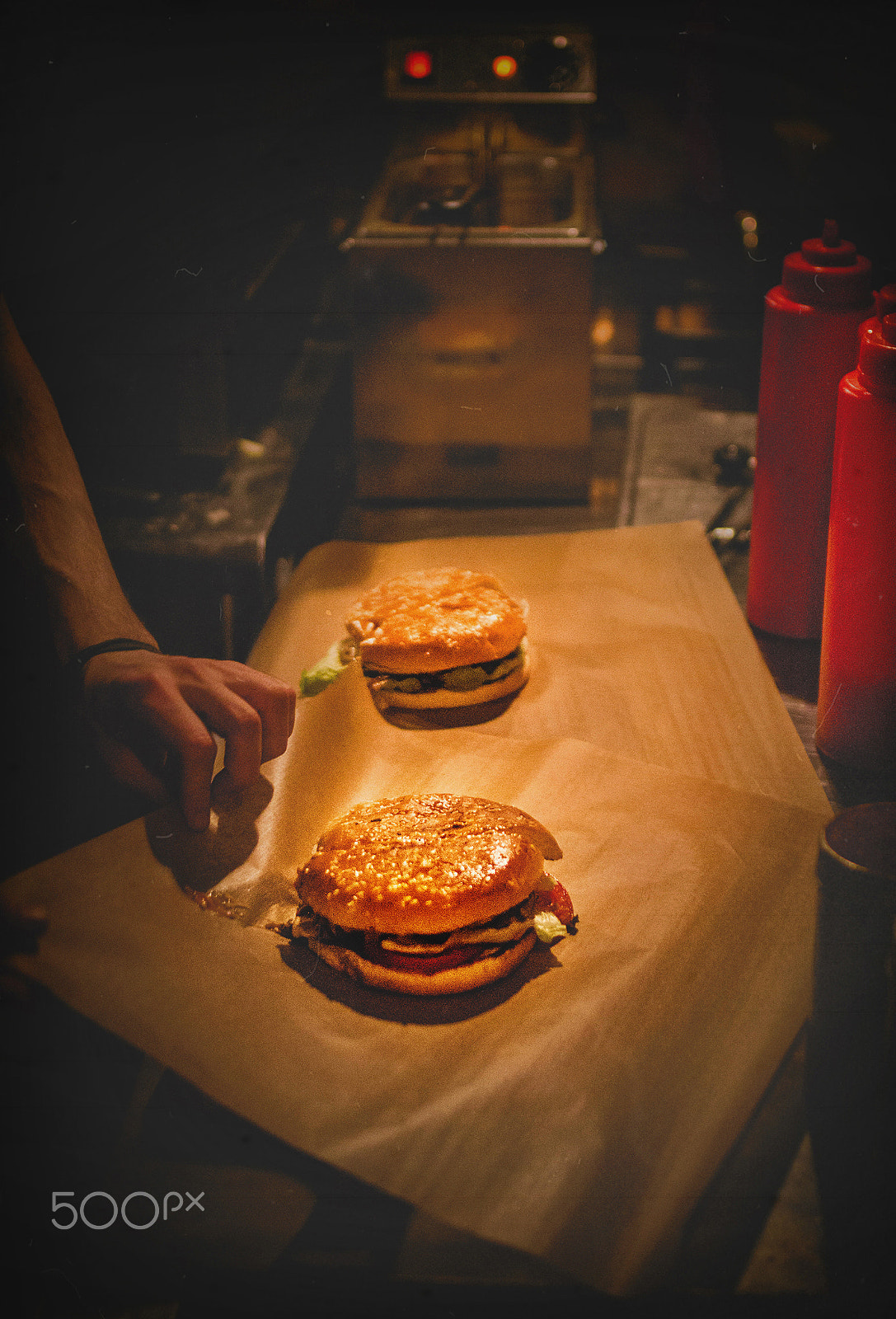 Canon EOS 550D (EOS Rebel T2i / EOS Kiss X4) + Canon EF 35mm F2 sample photo. Tasty grilled prawn and beef burger photography