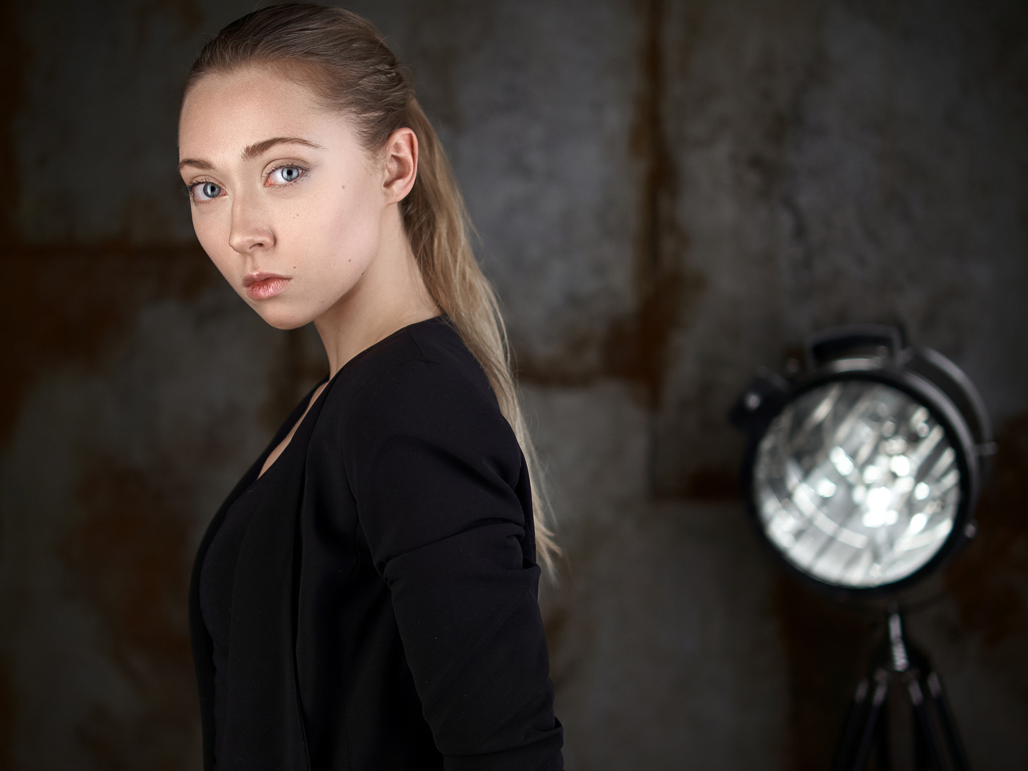 Sigma 30mm F1.4 DC DN | C sample photo. Lina in studio photography