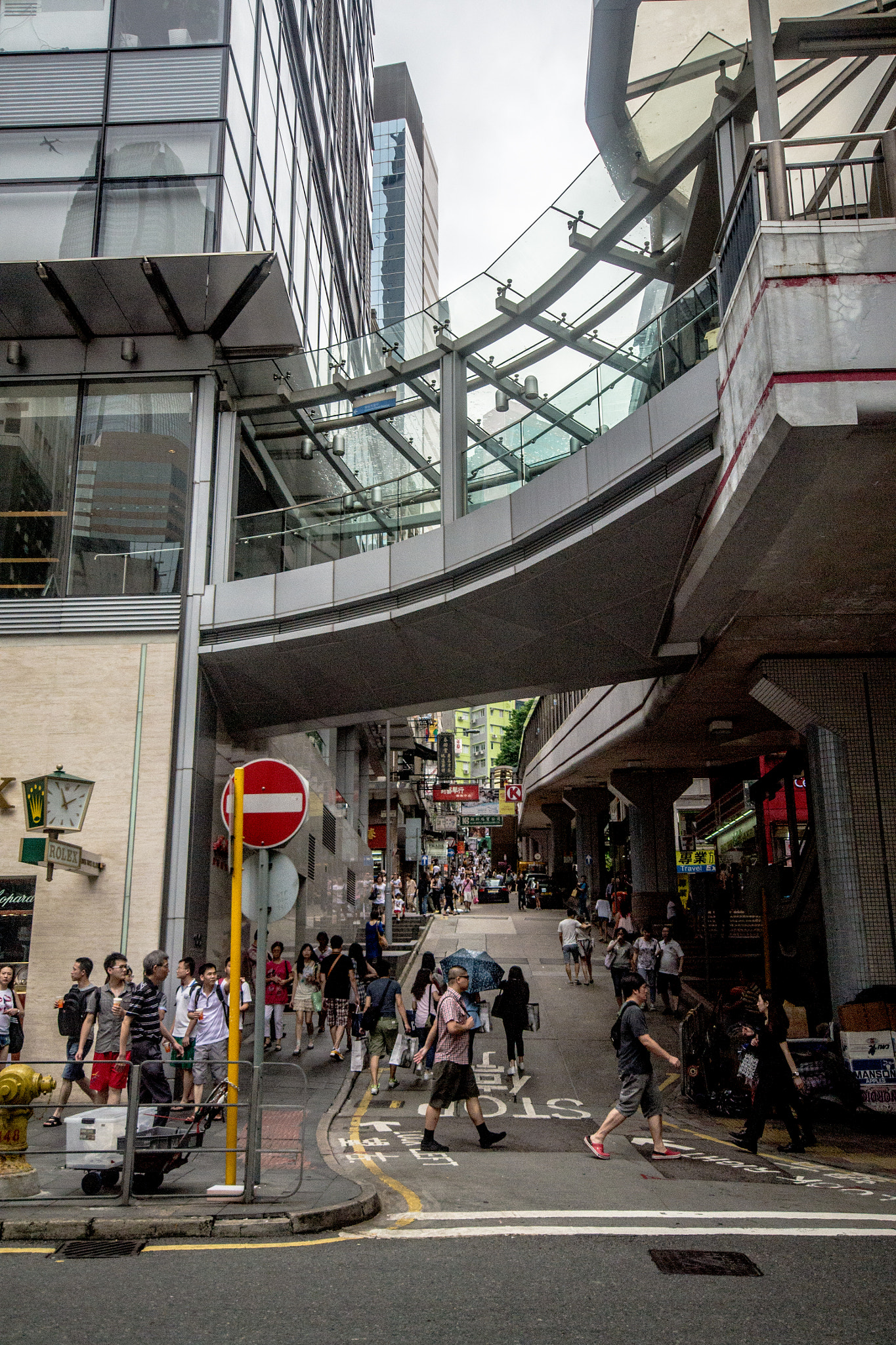 Sigma 10-20mm F4-5.6 EX DC HSM sample photo. Streets of central hong kong photography