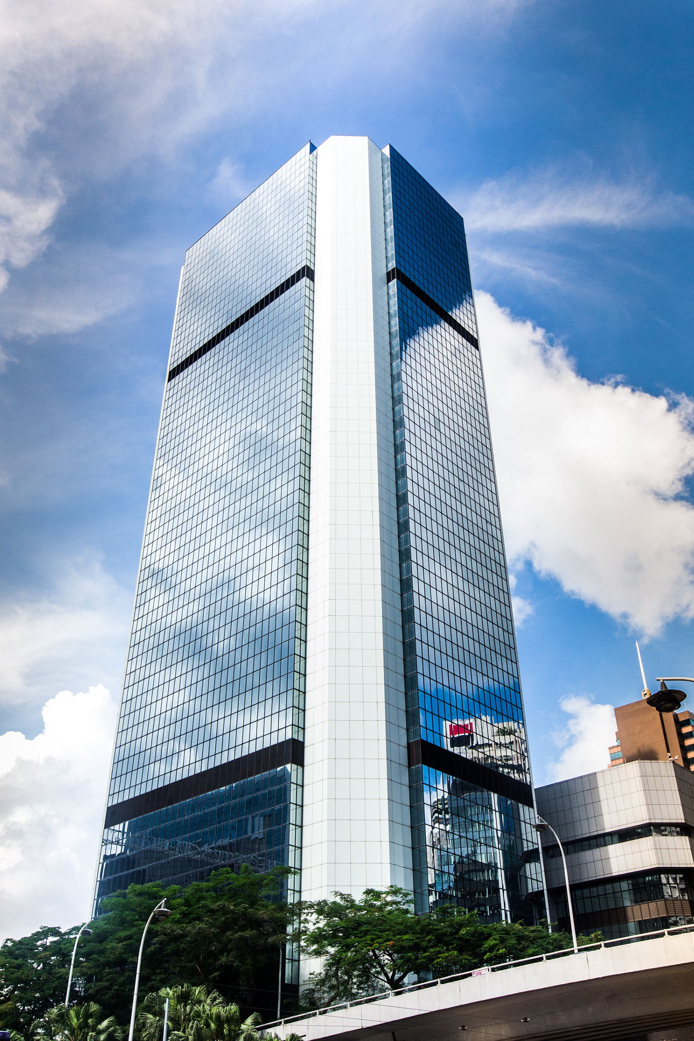 Sigma 10-20mm F4-5.6 EX DC HSM sample photo. Streets of central hong kong photography