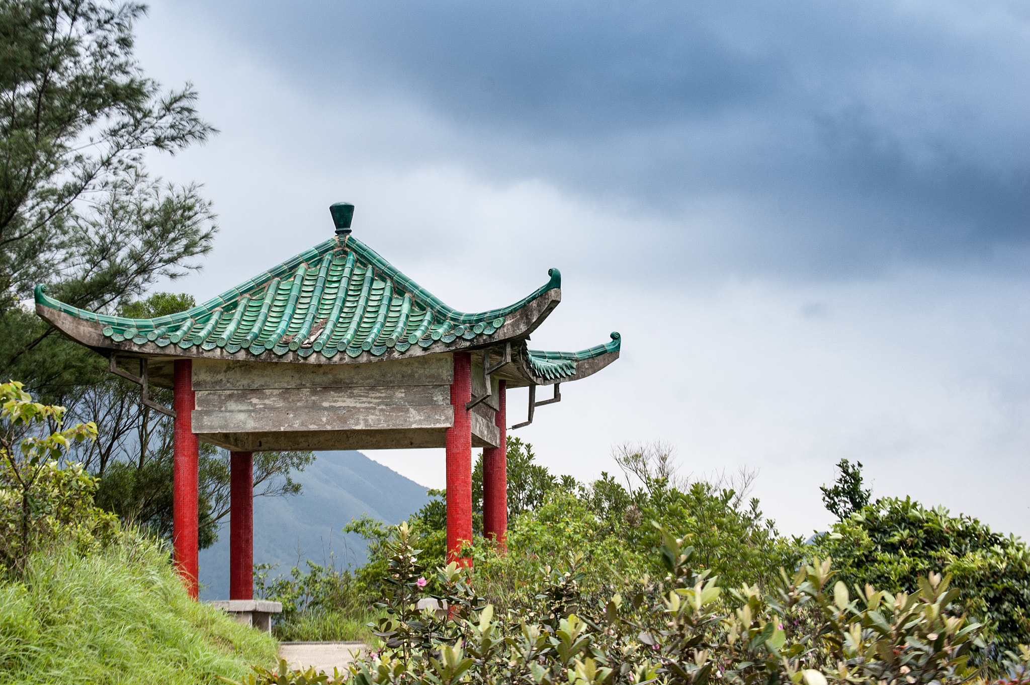 Nikon D40 sample photo. Discovering lantau. chinese temple photography