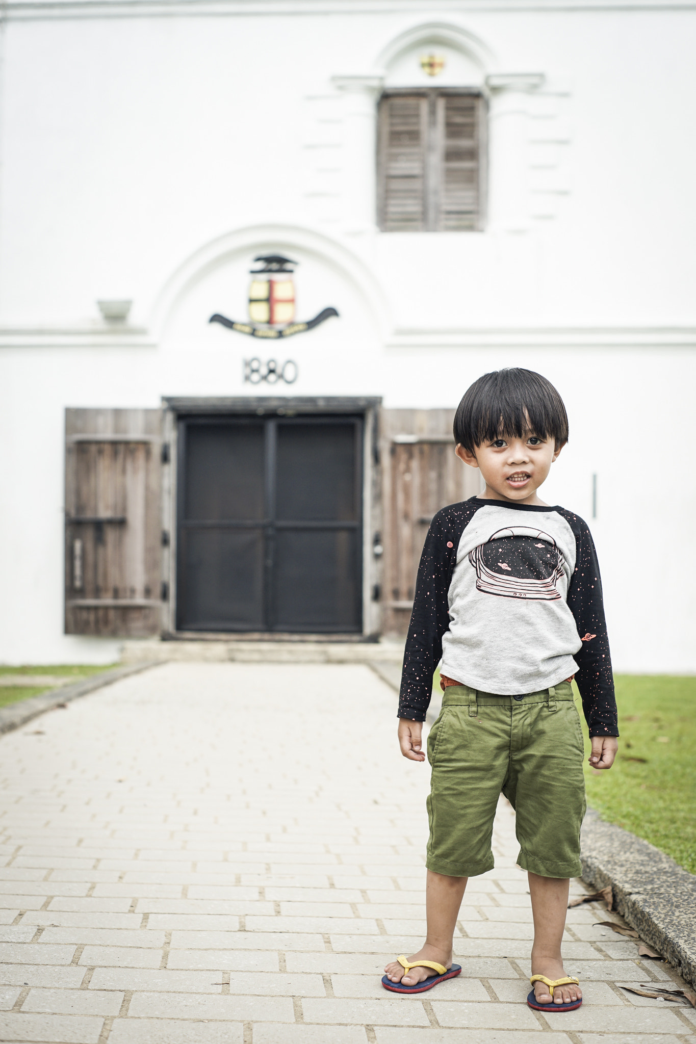 Sony a7 II + Minolta AF 50mm F1.7 sample photo. My little naughty boy standing infront of fort margerita photography