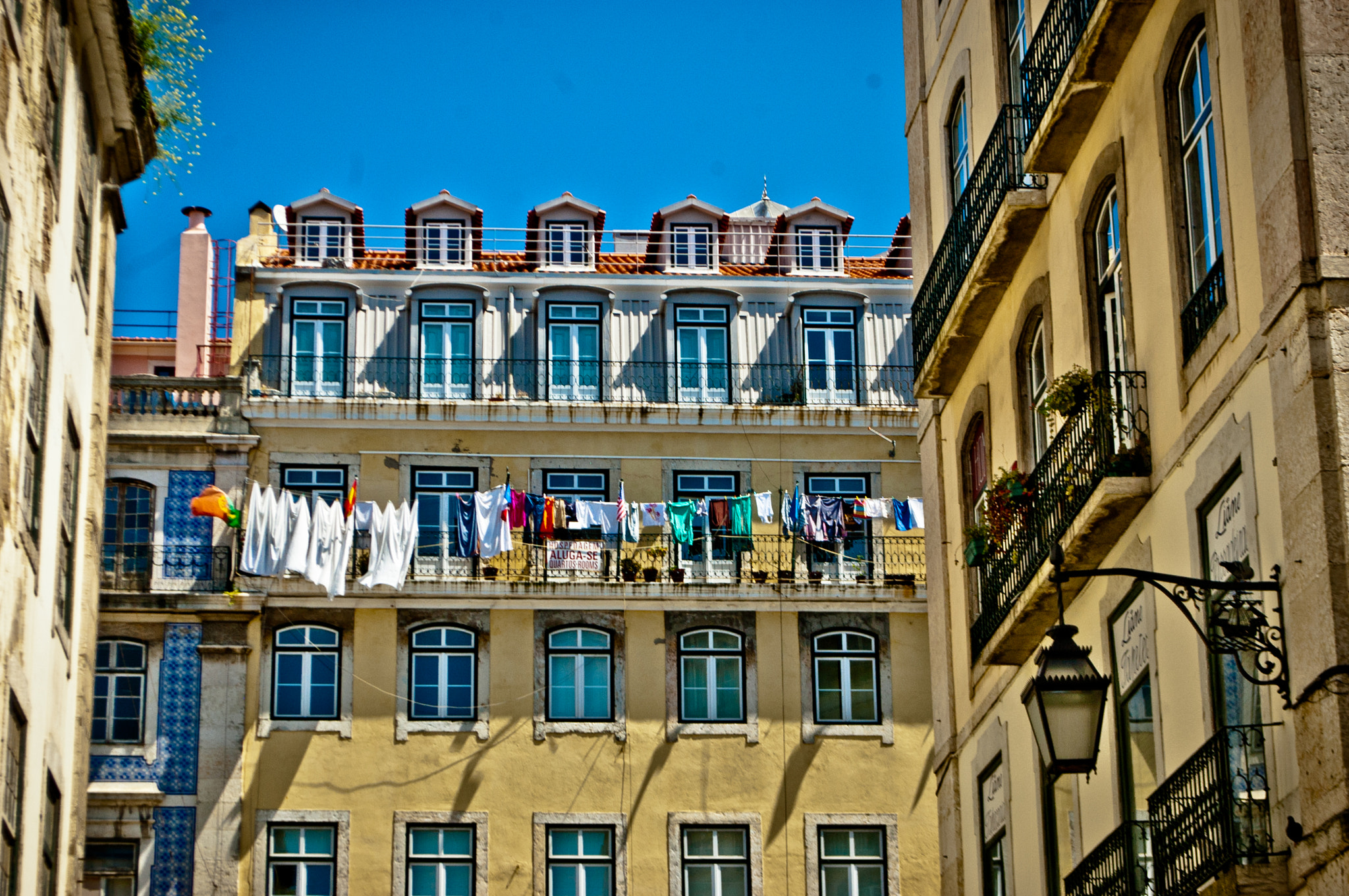 Nikon D40 sample photo. Ruas de lisboa photography