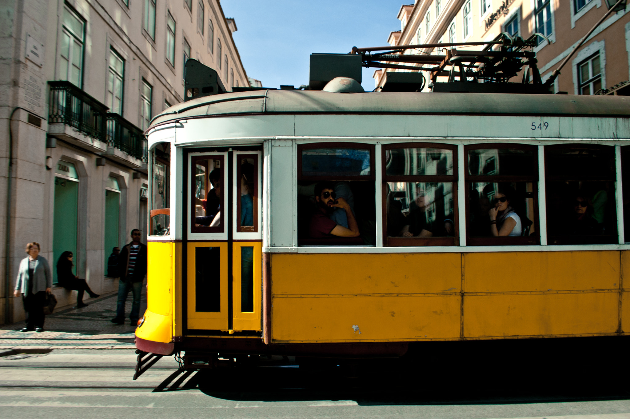 Nikon D40 sample photo. Ruas de lisboa photography
