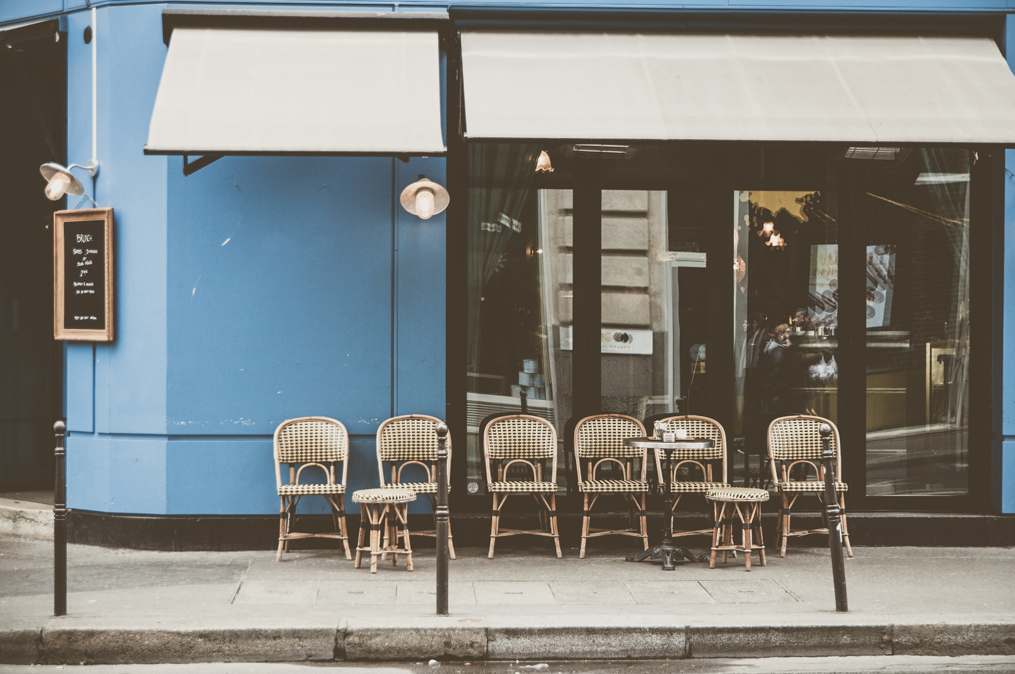 Nikon D5000 sample photo. Paris cafe photography