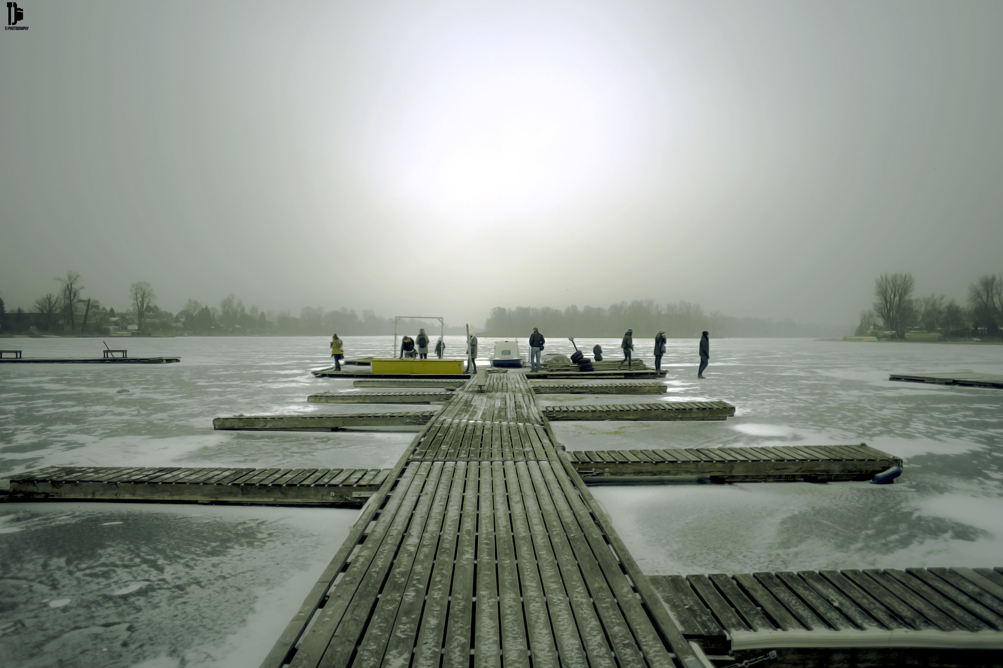 Sony a7 + Sony 20mm F2.8 sample photo. Frozen alte donau photography