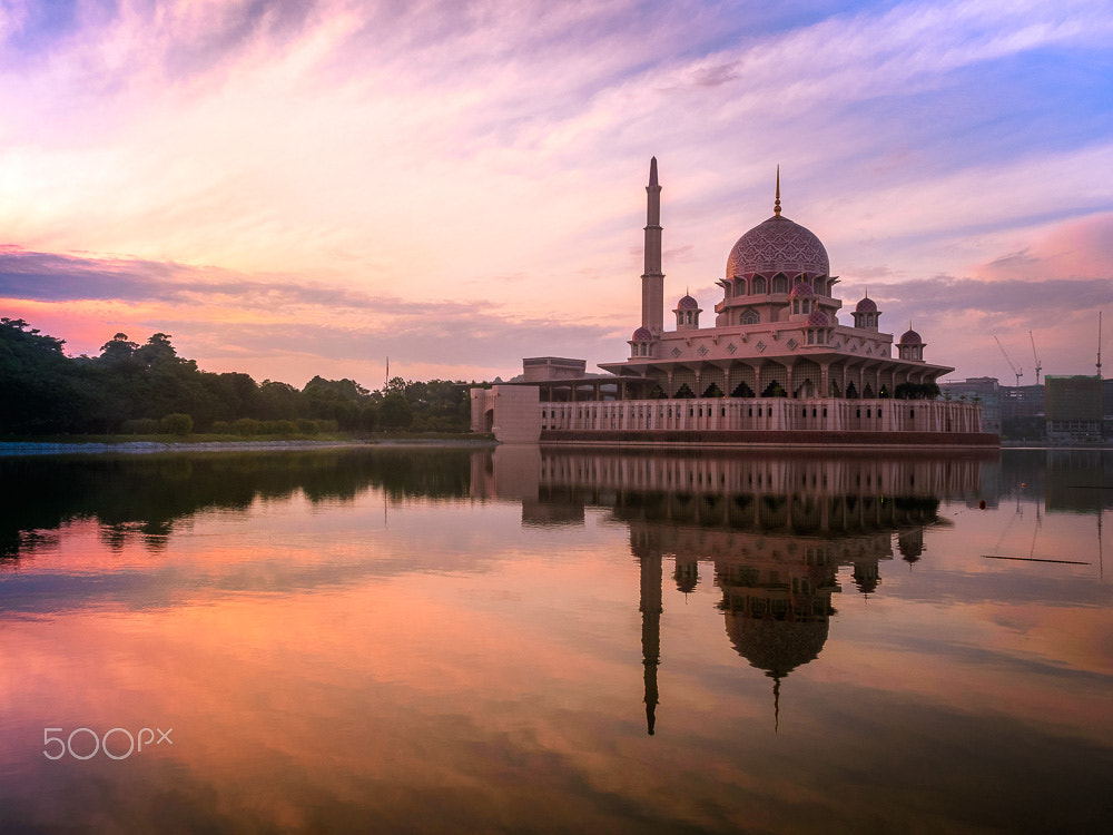 Olympus OM-D E-M10 + Olympus M.Zuiko Digital ED 12-40mm F2.8 Pro sample photo. Putra mosque, putrajaya, malaysia photography
