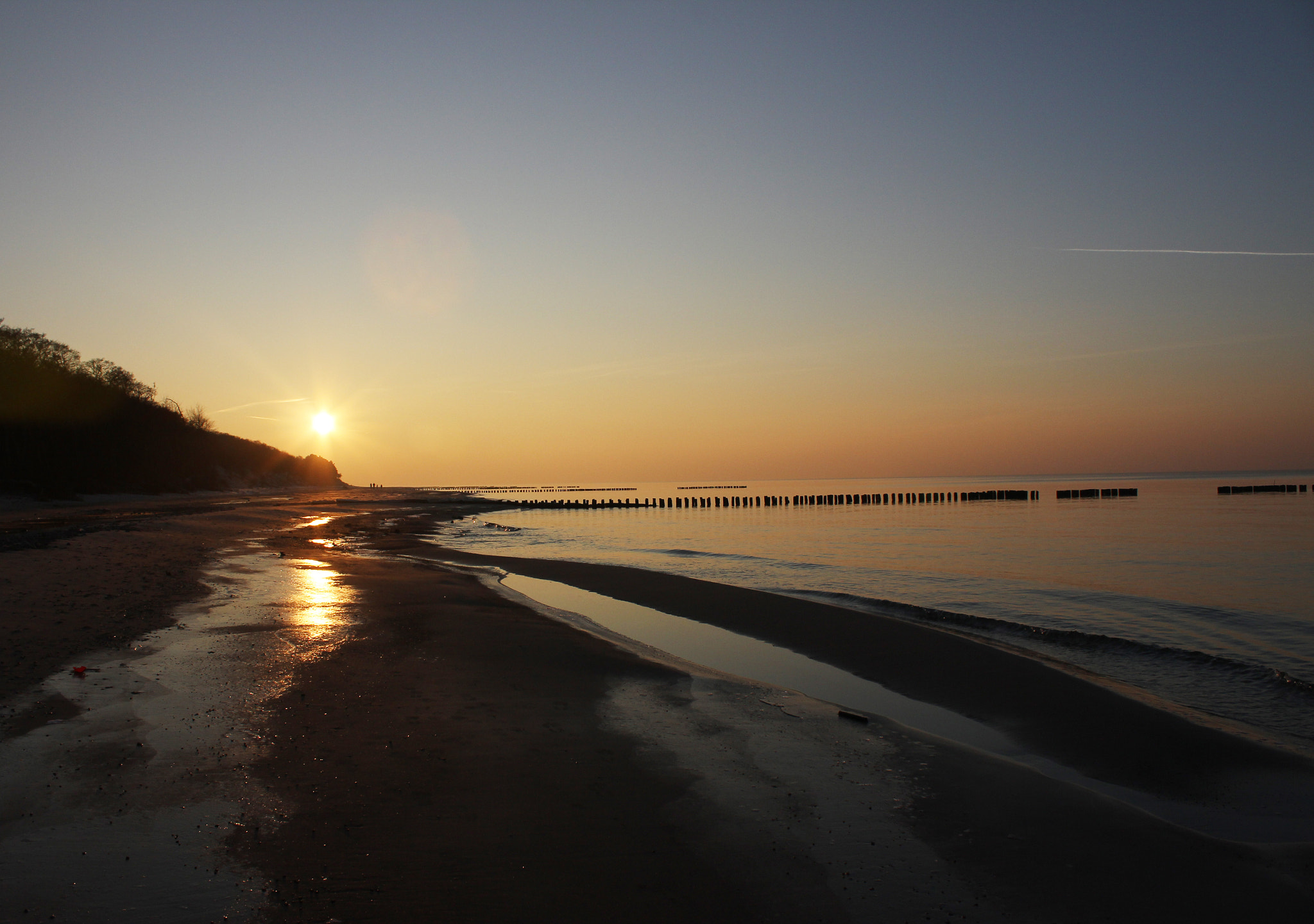 Canon EF-S 18-55mm F3.5-5.6 IS sample photo. A wintry sunset photography