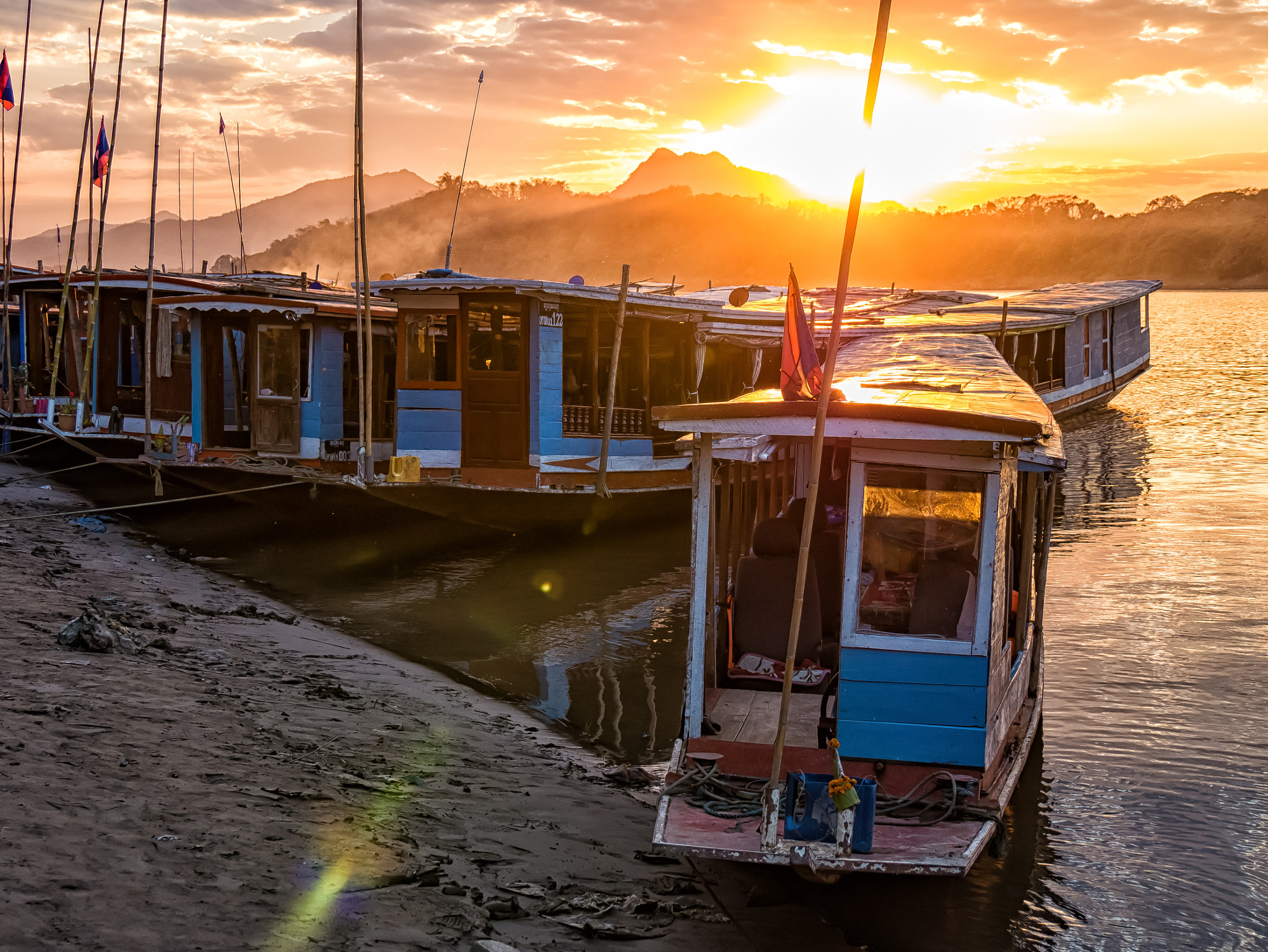 Panasonic Lumix DMC-G7 sample photo. Mekong river boats at sunset photography