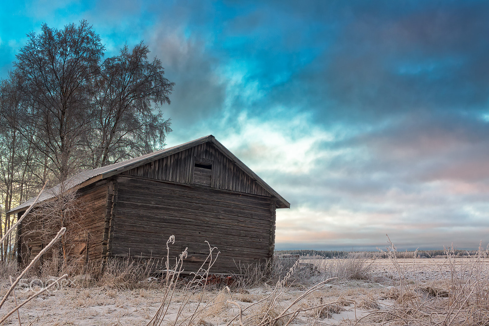 Canon EF-S 24mm F2.8 STM sample photo. Winter sunset behind an old barn house photography