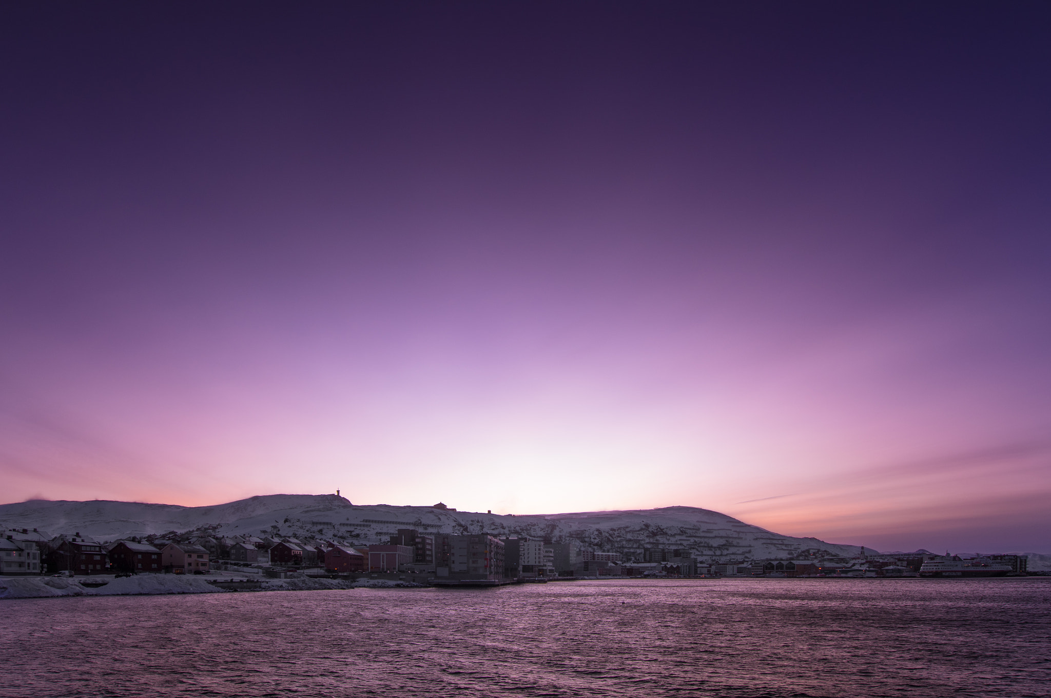 Sigma 10-20mm F3.5 EX DC HSM sample photo. Arctic sunrise photography