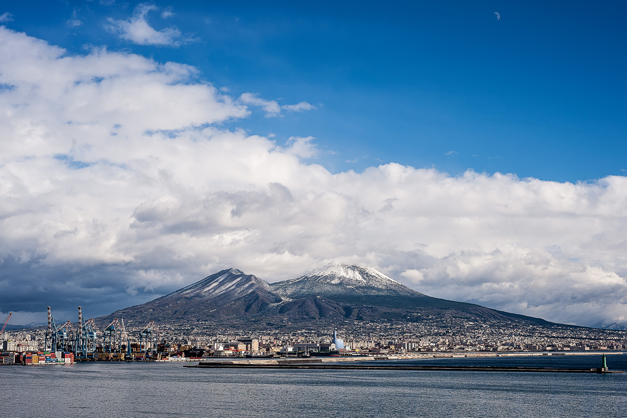 Nikon D3 + AF Nikkor 50mm f/1.8 sample photo. Vesuvio photography