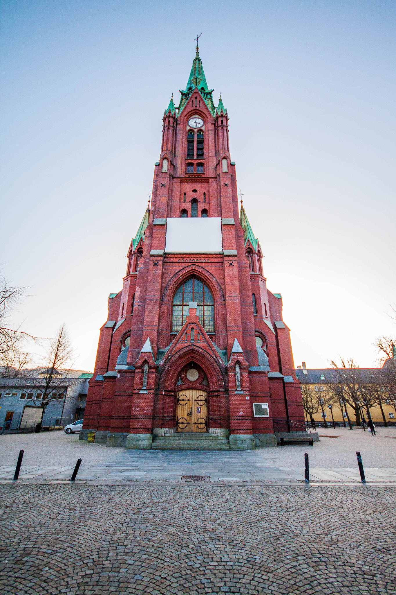 Canon EOS 500D (EOS Rebel T1i / EOS Kiss X3) + Sigma 10-20mm F4-5.6 EX DC HSM sample photo. St john's church, bergen, norway  photography