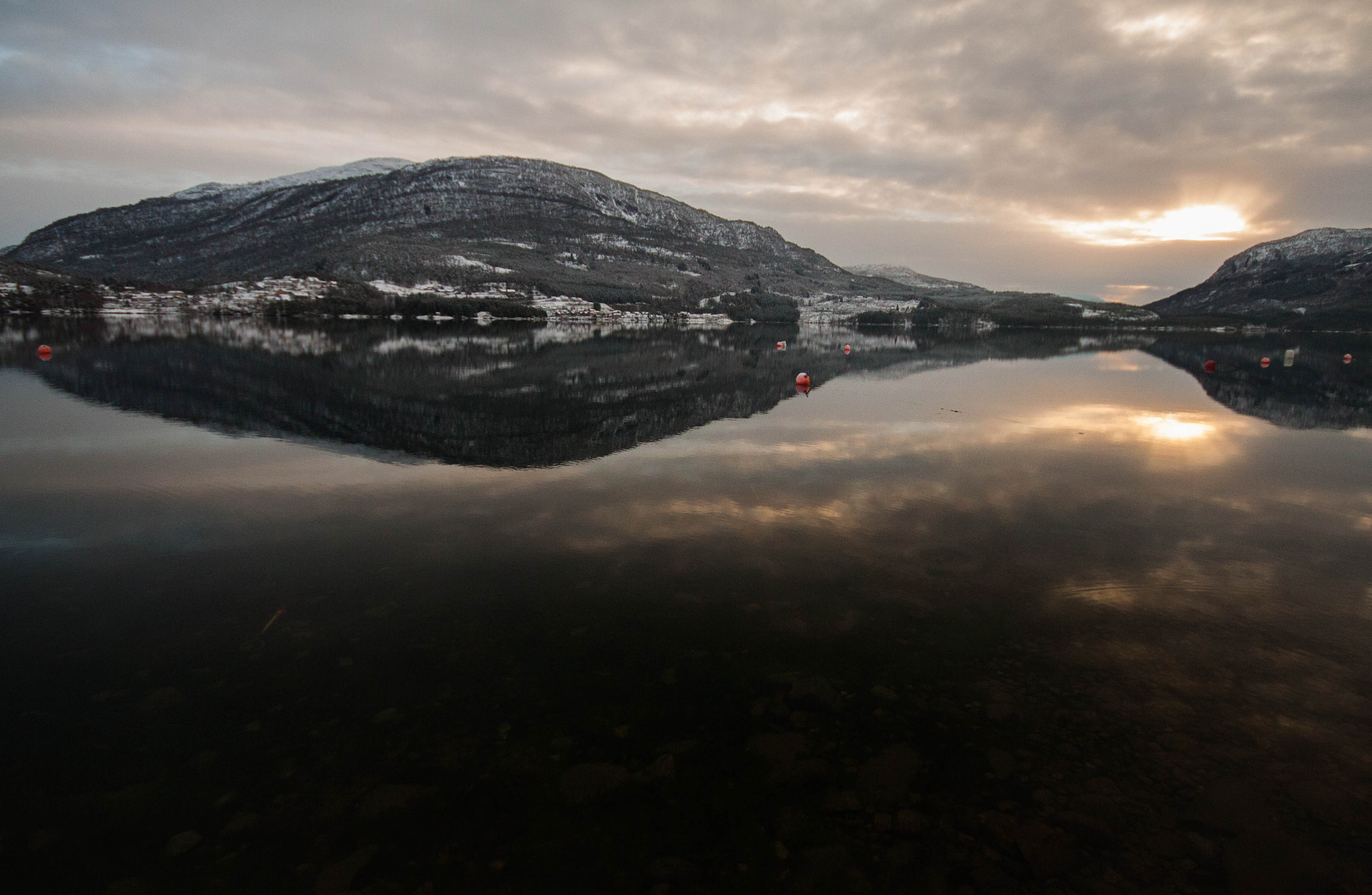 Canon EOS 500D (EOS Rebel T1i / EOS Kiss X3) + Sigma 10-20mm F4-5.6 EX DC HSM sample photo. Hafslo lake, norway  photography