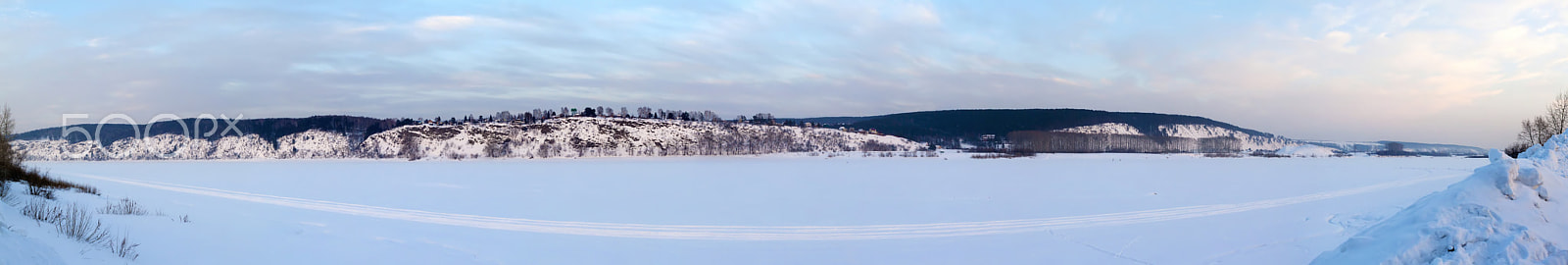 Canon EOS 500D (EOS Rebel T1i / EOS Kiss X3) + Sigma 24-70mm F2.8 EX DG Macro sample photo. Panorama of the frozen tom river in sukhovo photography