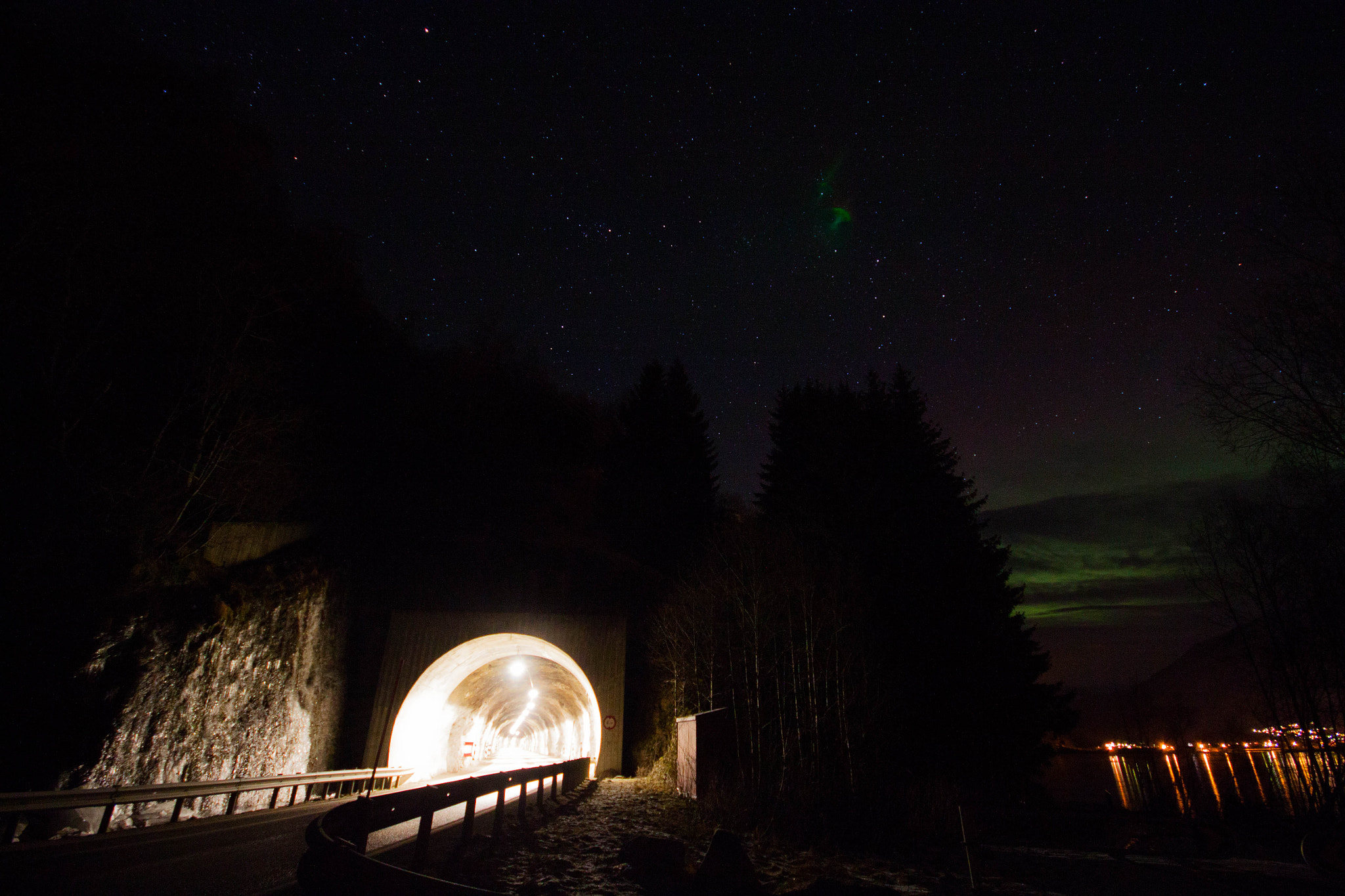 Canon EOS 500D (EOS Rebel T1i / EOS Kiss X3) sample photo. Tunnel to northern lights  photography