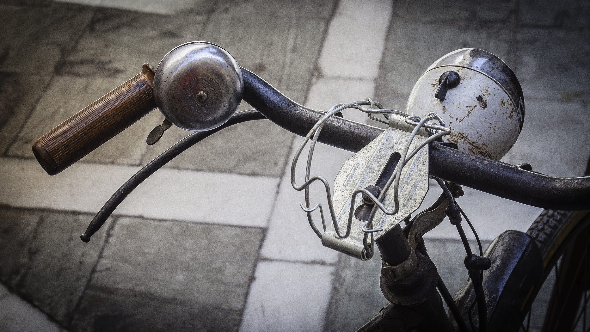 Nikon D90 + AF-S Zoom-Nikkor 24-85mm f/3.5-4.5G IF-ED sample photo. The old bicycle photography