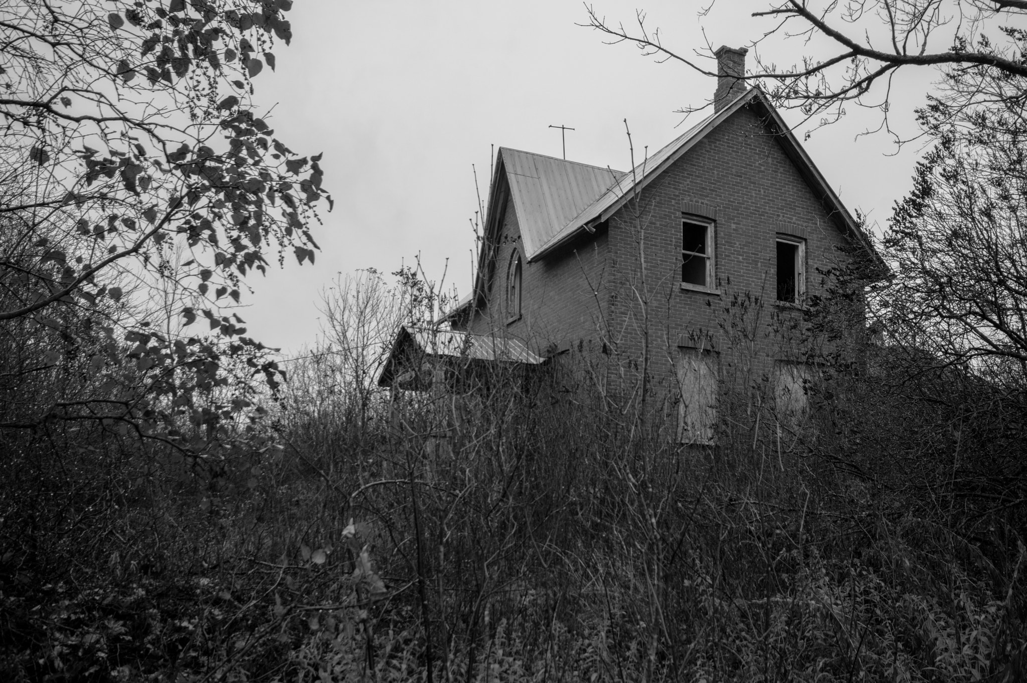 Sigma 10-20mm F4-5.6 EX DC HSM sample photo. Rusty bed springs abandoned house photography