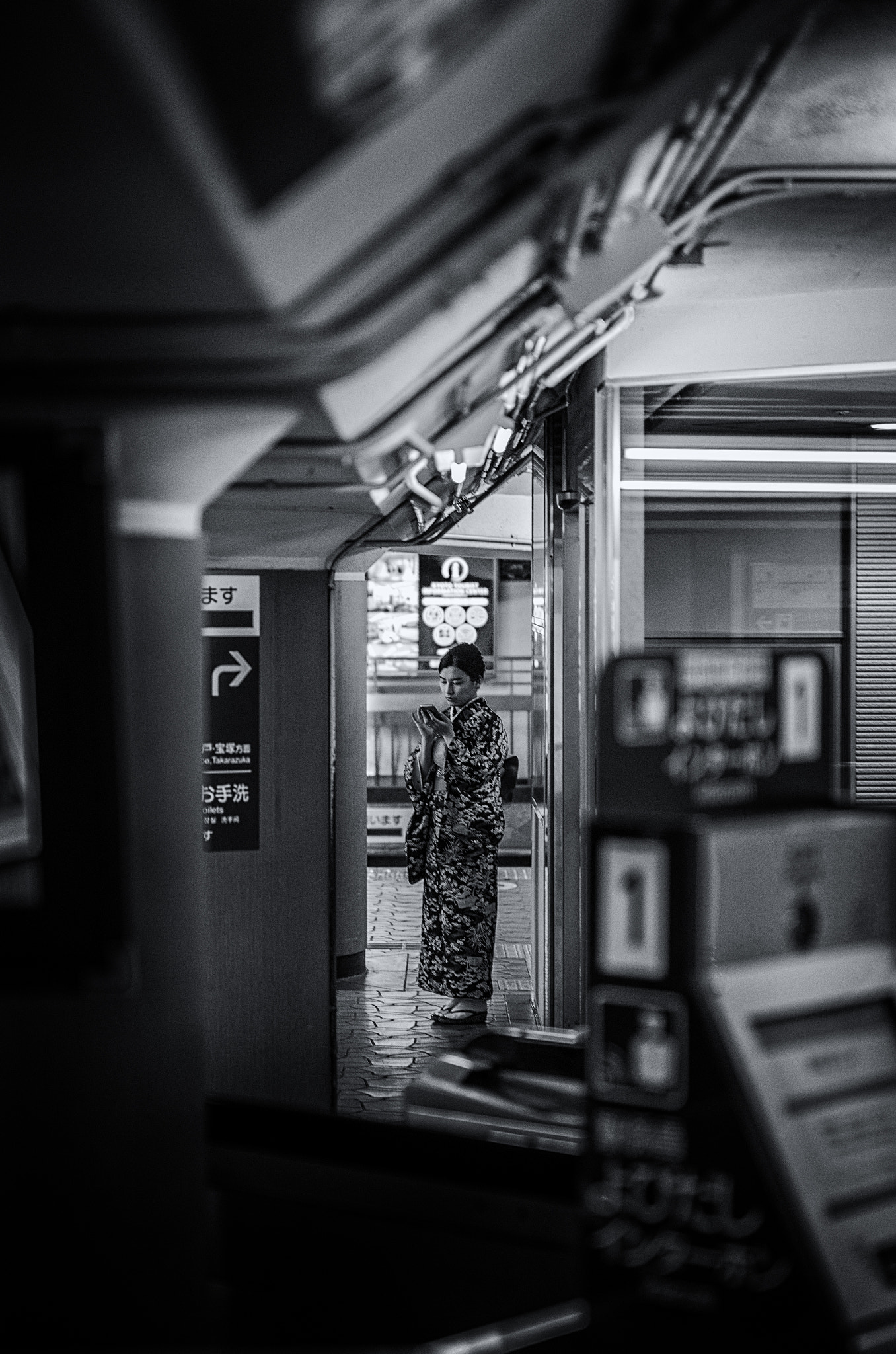Nikon D7000 + Sigma 50mm F1.4 DG HSM Art sample photo. In the subway photography
