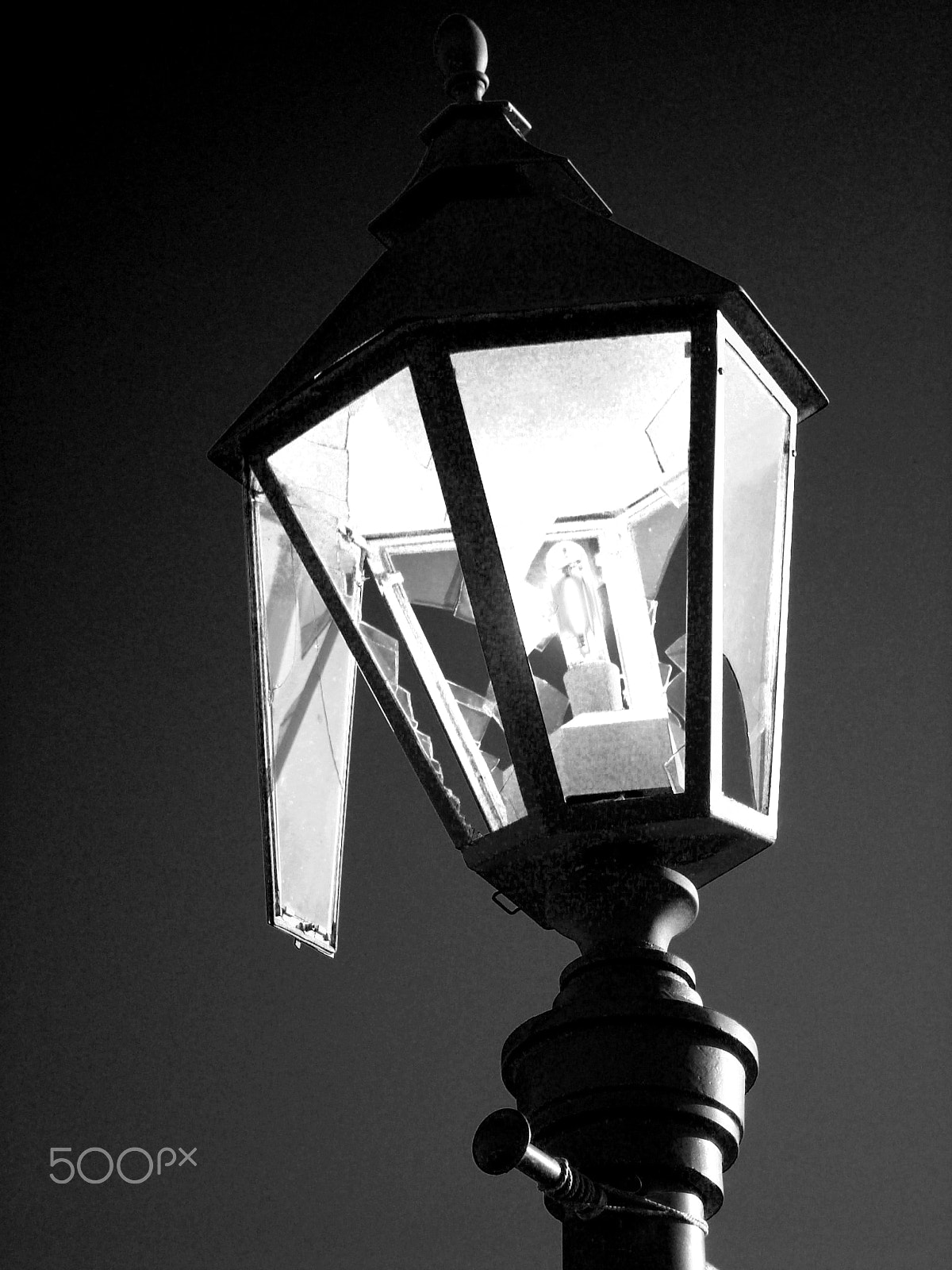 Sony Cyber-shot DSC-W110 sample photo. Broken street lamp photography