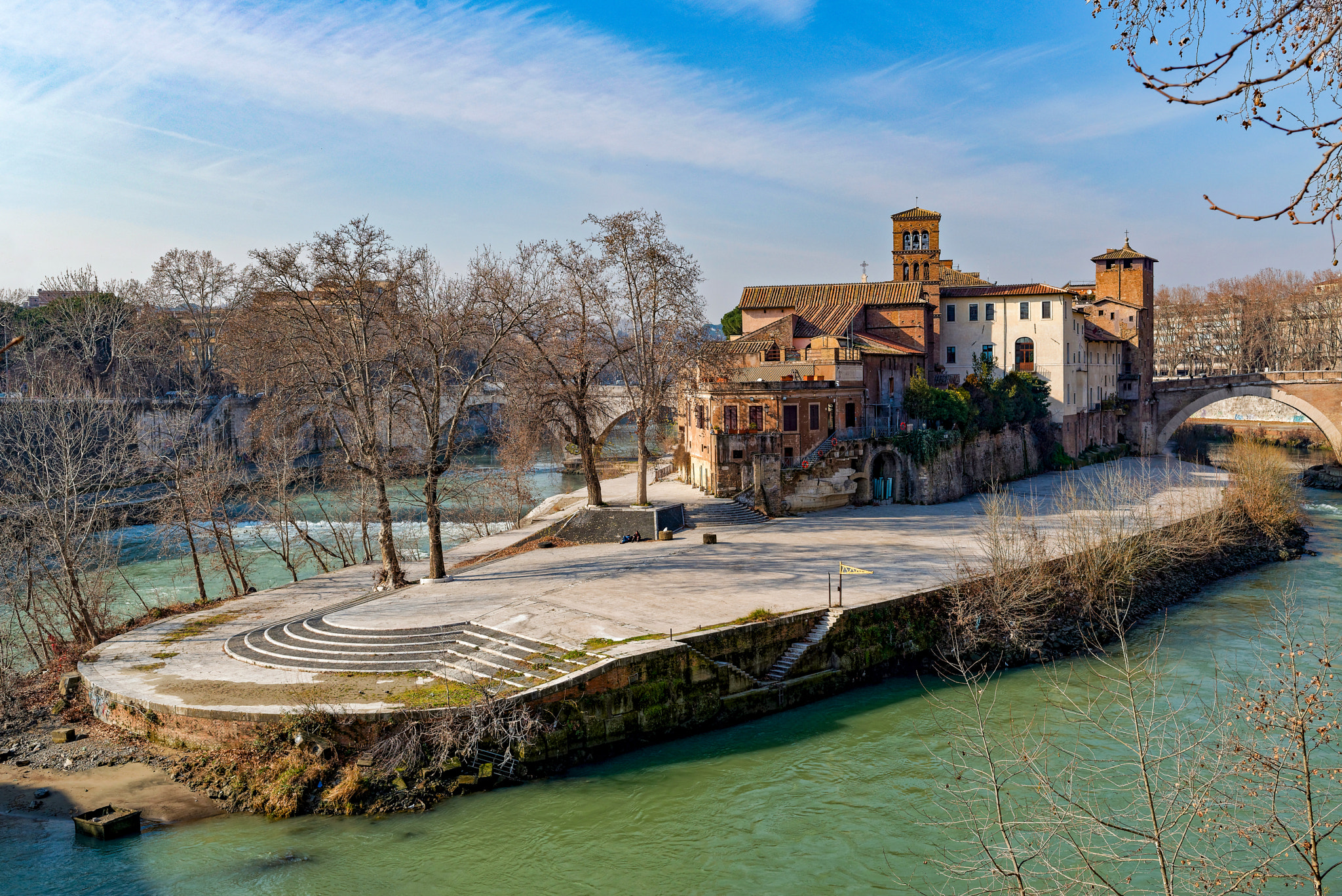 Nikon AF-S Nikkor 35mm F1.8G ED sample photo. The "isola tiberina" in roma photography