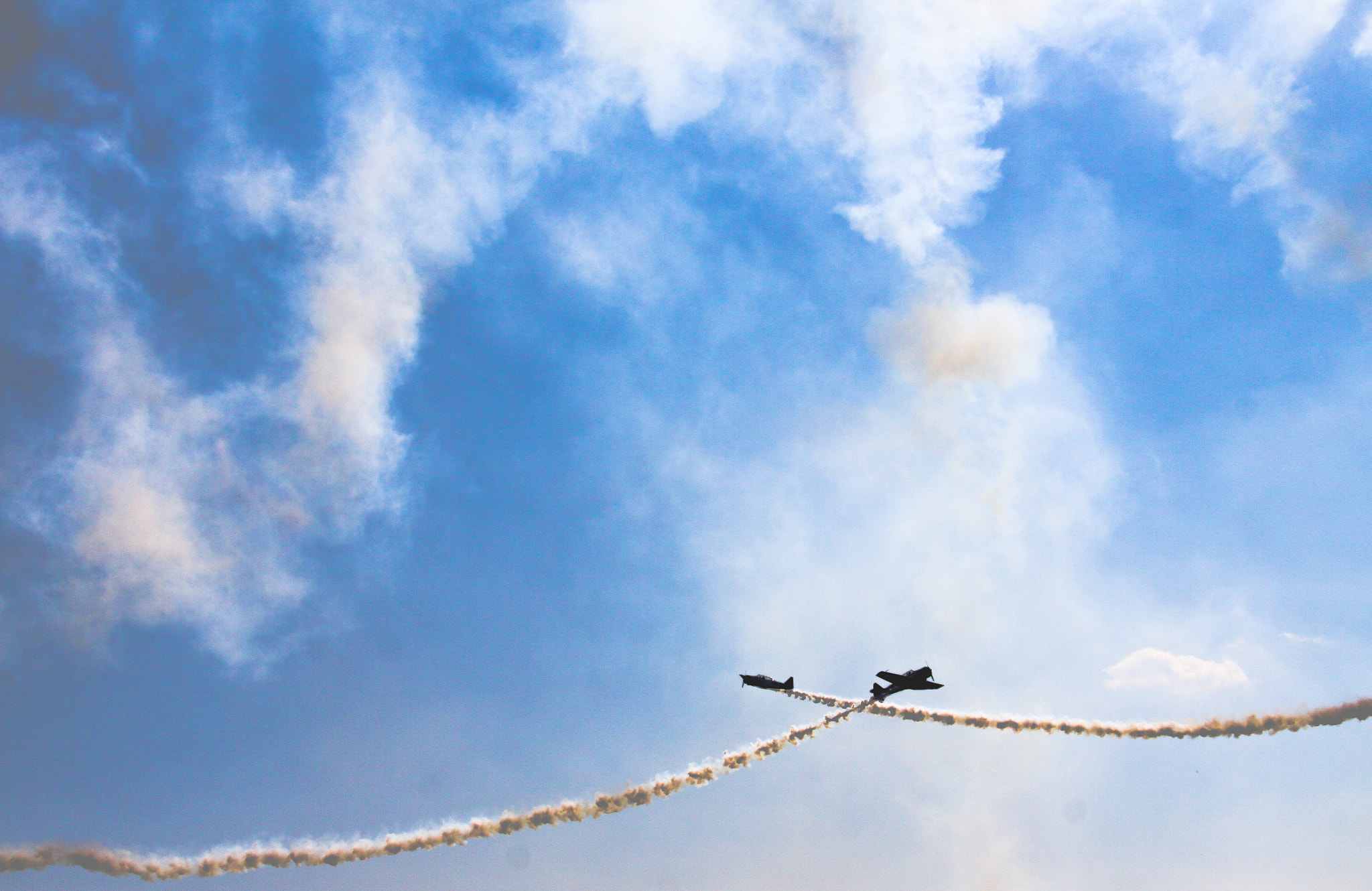 Canon EF-S 17-85mm F4-5.6 IS USM sample photo. Planes criss-cross photography