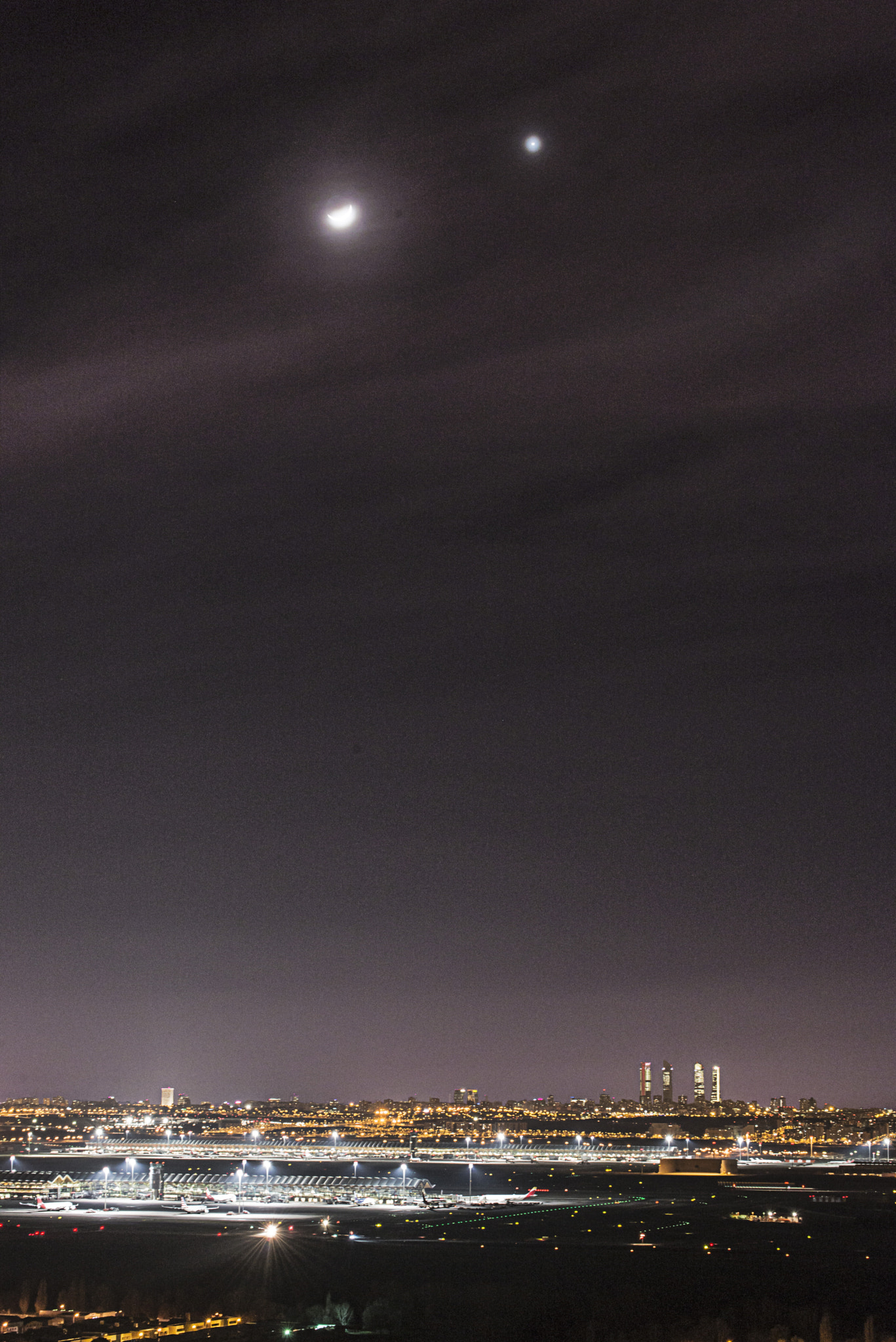 Nikon D610 sample photo. The moon and venus on madrid's sky photography