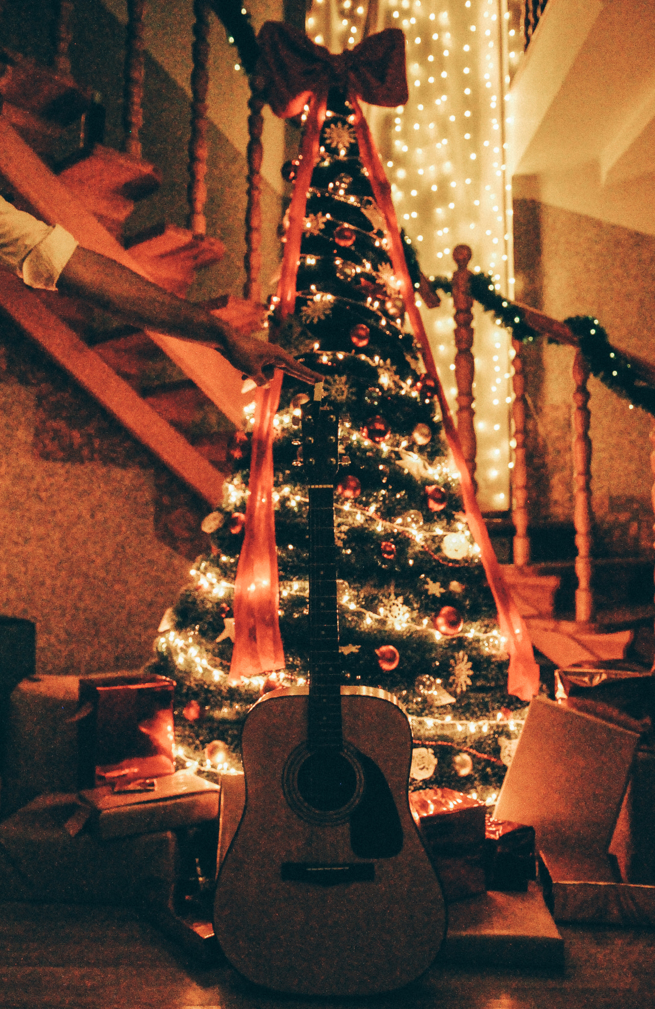 Nikon D90 + Sigma 18-35mm F1.8 DC HSM Art sample photo. Music and christmas photography