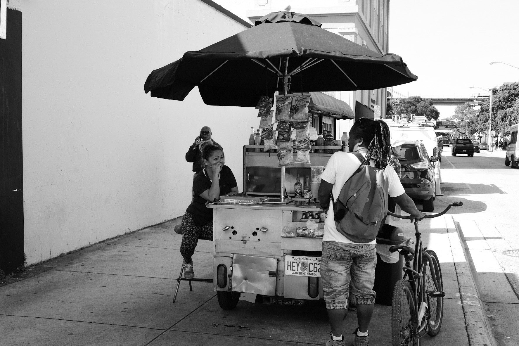 Fujifilm X-T10 + Fujifilm XF 27mm F2.8 sample photo. Downtown dogs!! the best!! photography