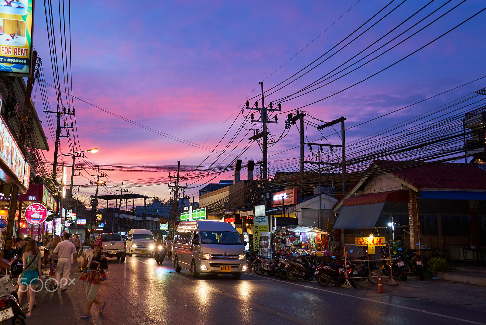 Sony a7S II + Sony FE 24-240mm F3.5-6.3 OSS sample photo. Sunset street photography