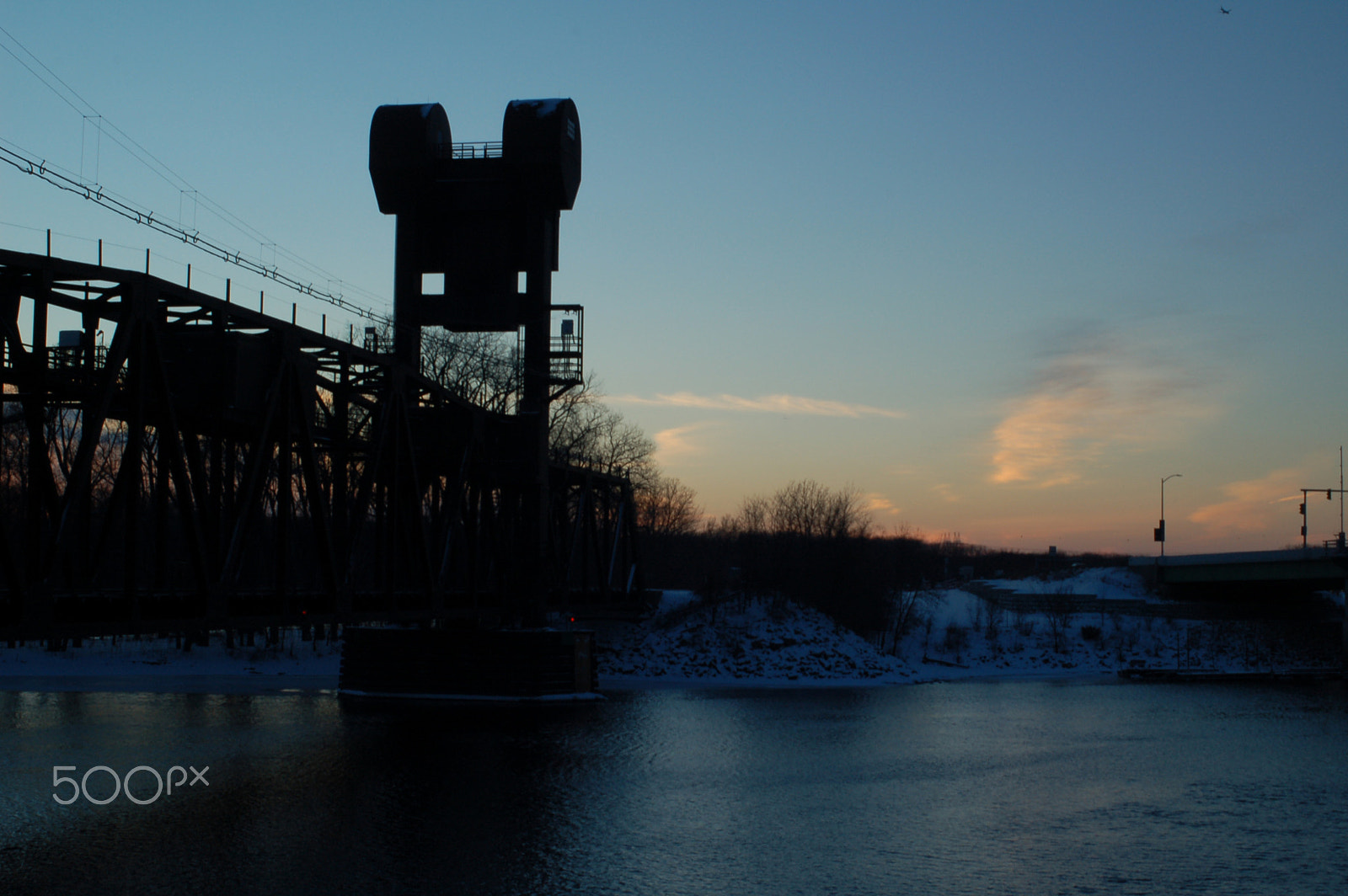 Nikon D50 + AF Zoom-Nikkor 35-70mm f/3.3-4.5 sample photo. Train bridge photography