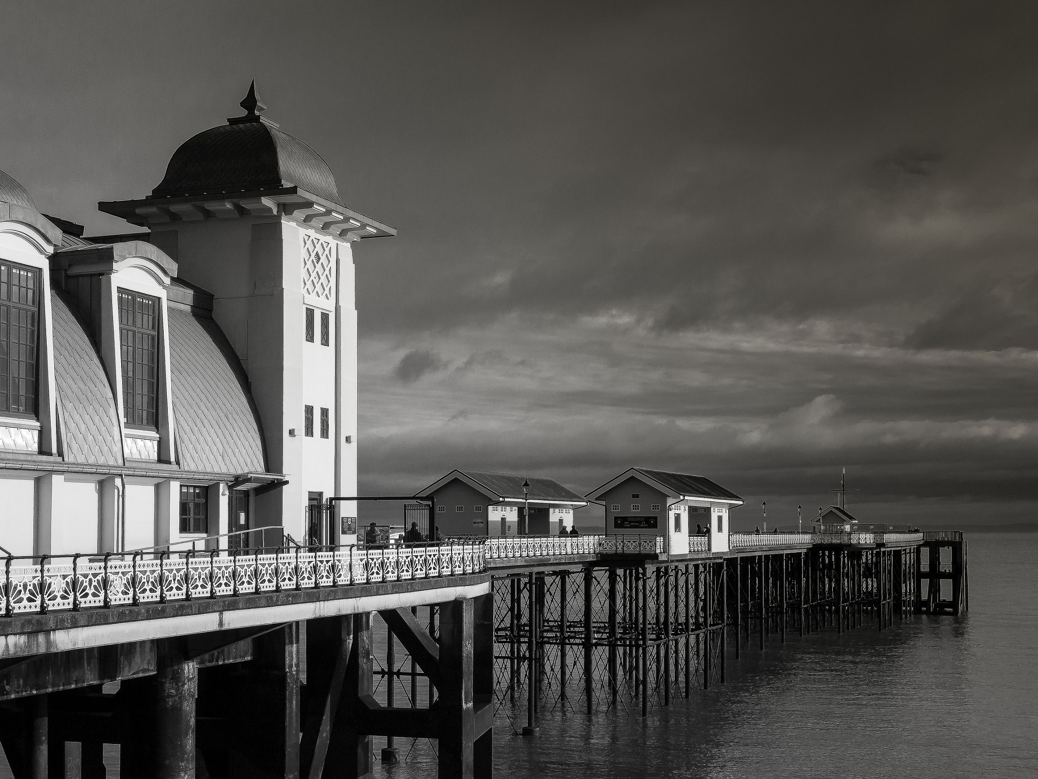 Panasonic Lumix DMC-G3 + Panasonic Leica DG Summilux 25mm F1.4 II ASPH sample photo. Penarth pier, penarth photography