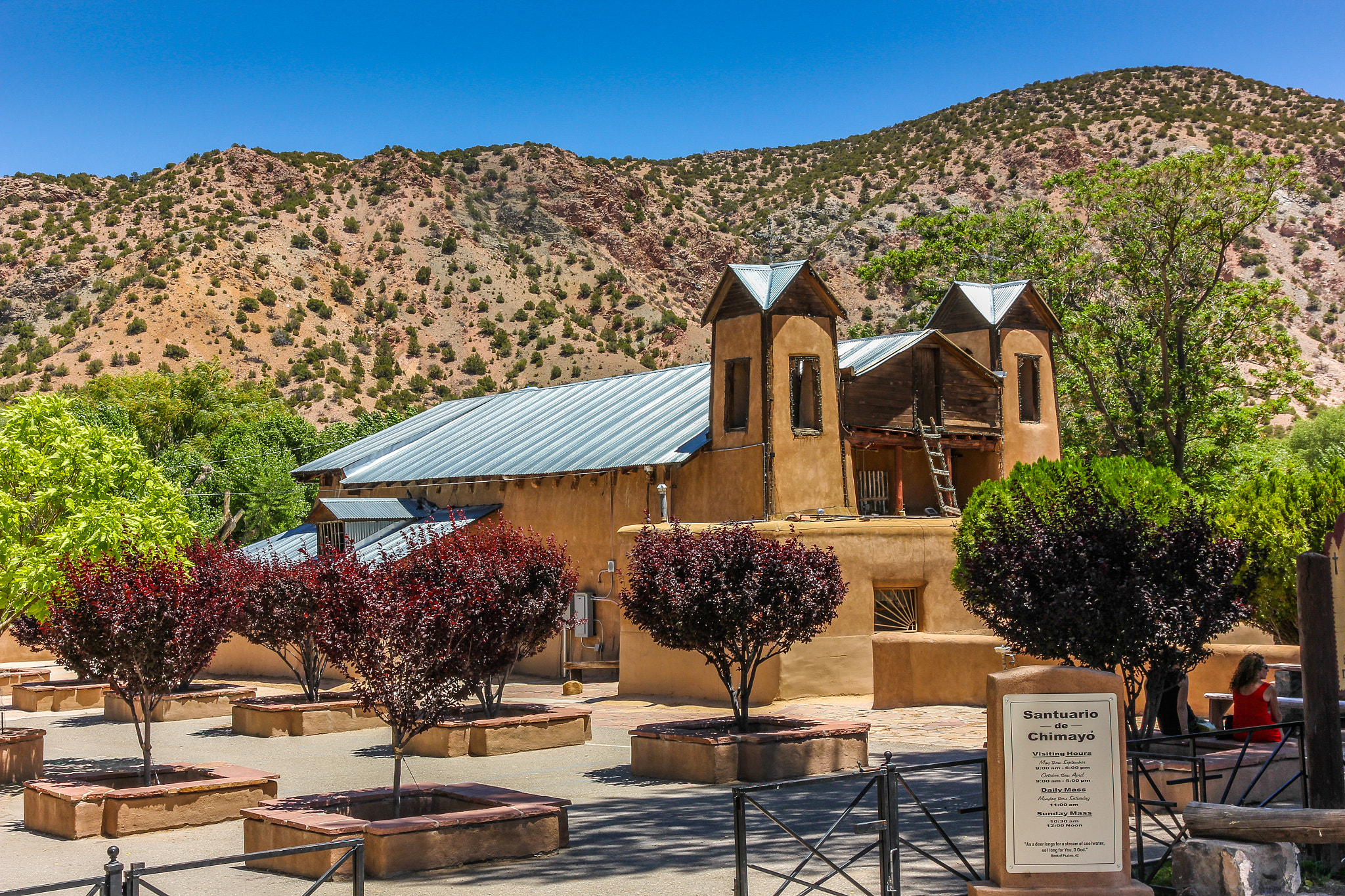 Canon EOS 550D (EOS Rebel T2i / EOS Kiss X4) sample photo. El santaurio de chimayo photography