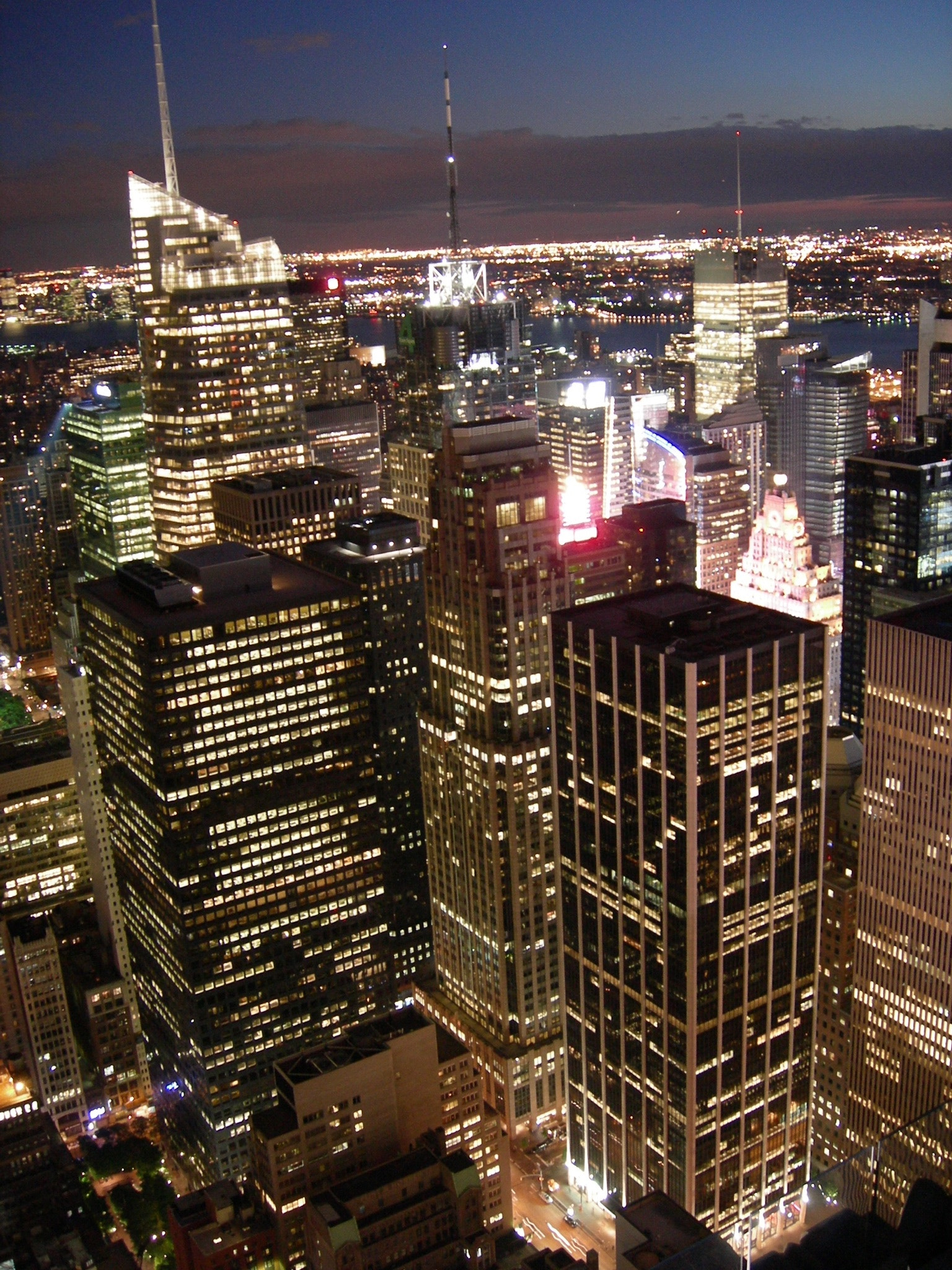 Nikon COOLPIX P2 sample photo. Times square from the top of the rock photography
