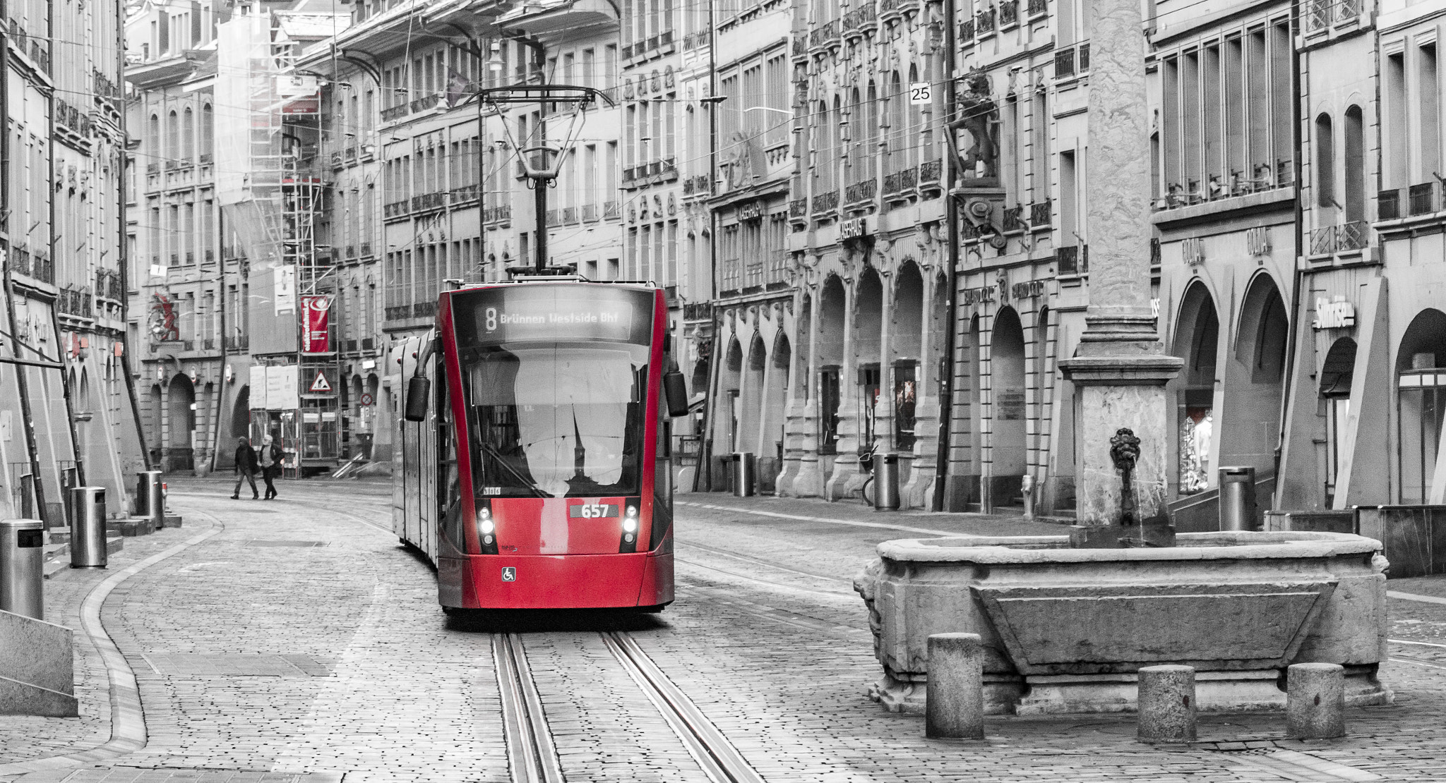 Canon EF 70-300mm F4-5.6L IS USM sample photo. Bern - tram photography