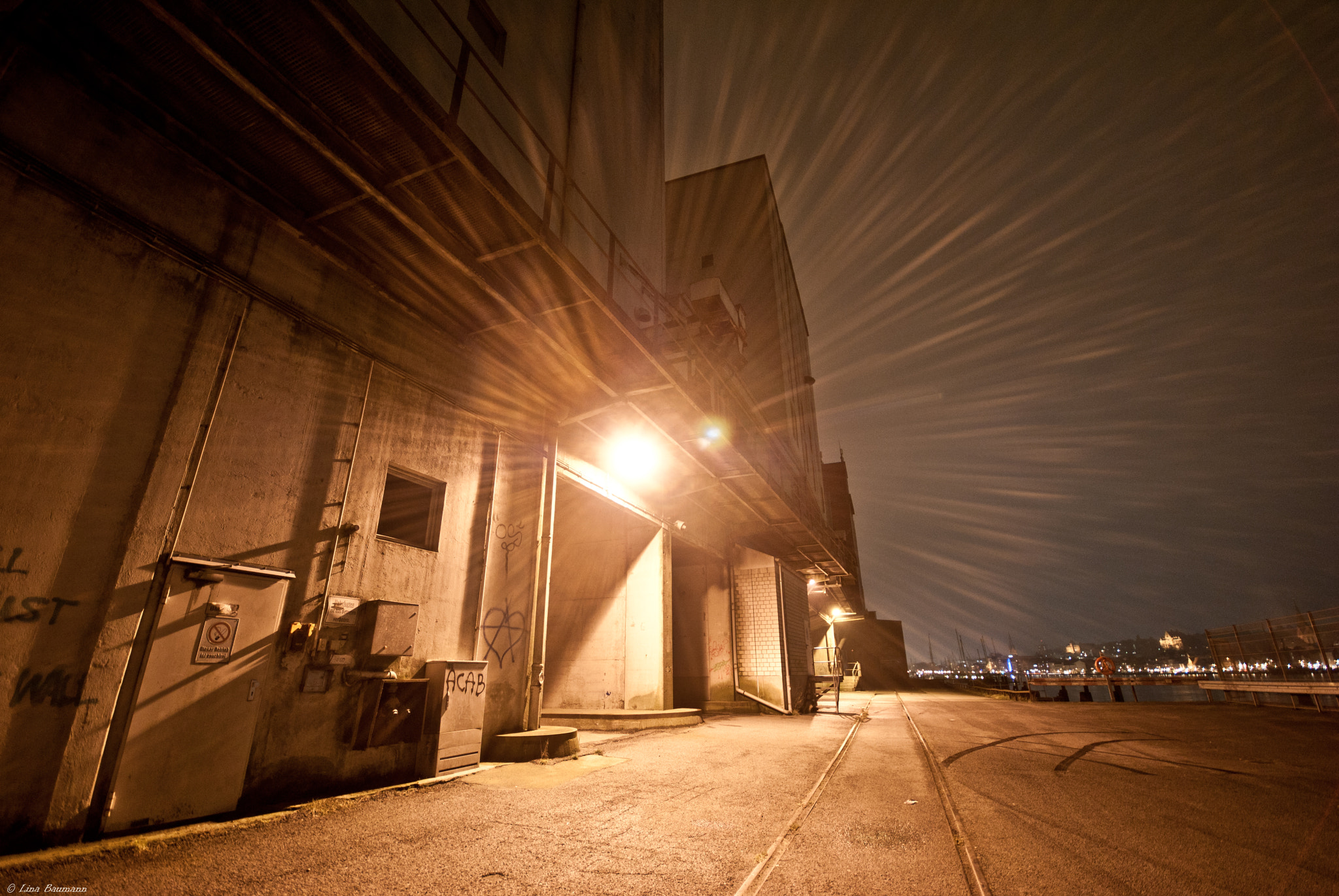 Sigma 10-20mm F4-5.6 EX DC HSM sample photo. Gebäude am hafen photography