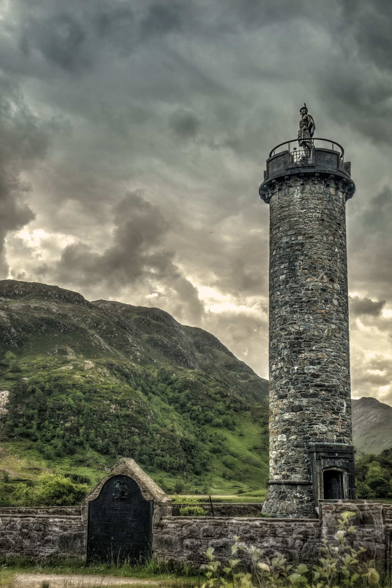 Sigma 18-200mm f/3.5-6.3 DC OS sample photo. The glenfinnan monument photography