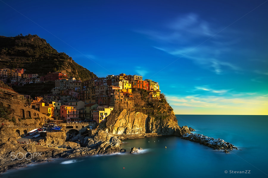 Canon EOS 5D Mark II + Canon TS-E 24.0mm f/3.5 L II sample photo. Manarola village, rocks and sea at sunset. cinque terre, italy photography