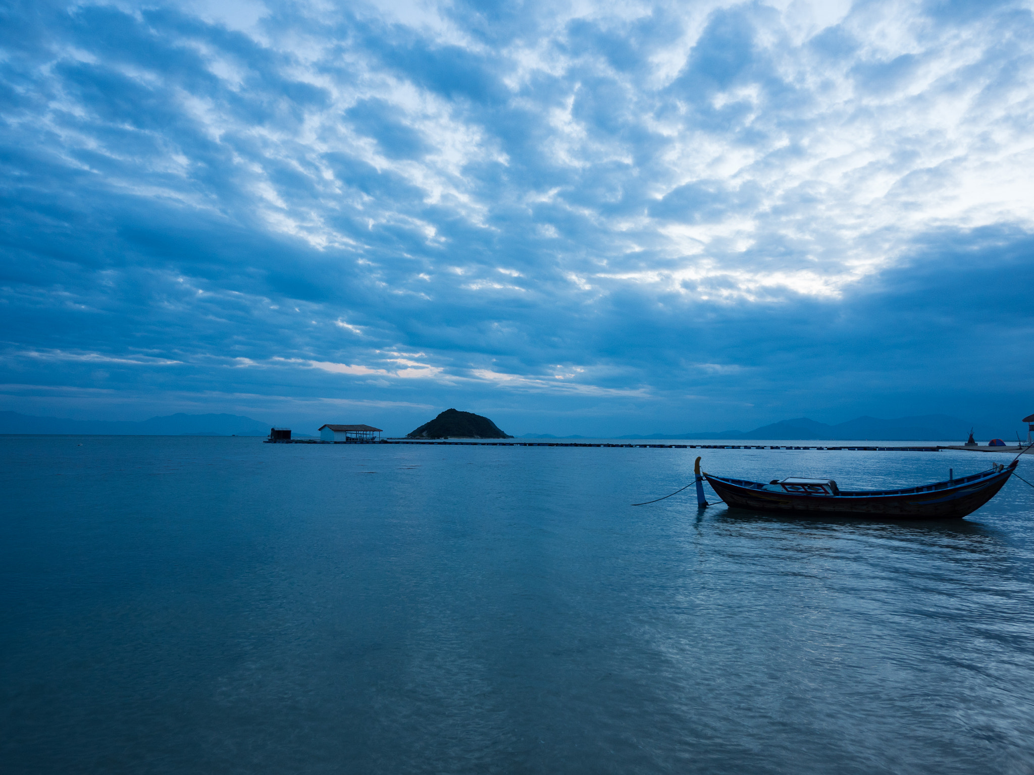 Panasonic Lumix G Vario 7-14mm F4 ASPH sample photo. Explore or settle? photography
