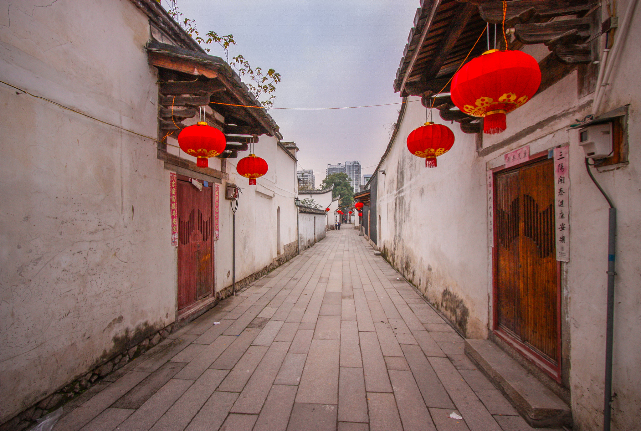 Canon EOS 450D (EOS Rebel XSi / EOS Kiss X2) sample photo. Red lanterns photography
