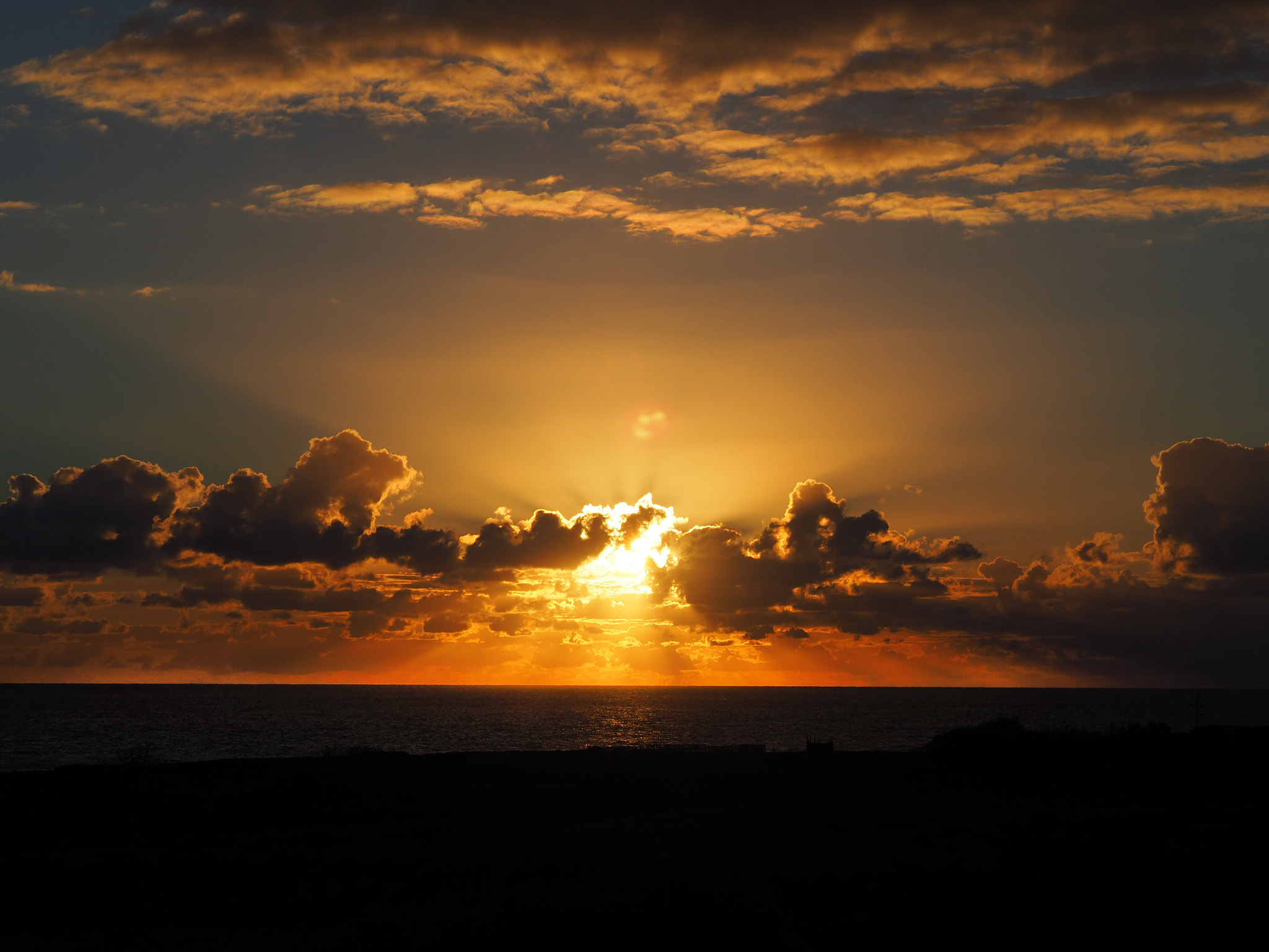 Olympus OM-D E-M10 + Olympus M.Zuiko Digital 45mm F1.8 sample photo. Sunrise on fire photography