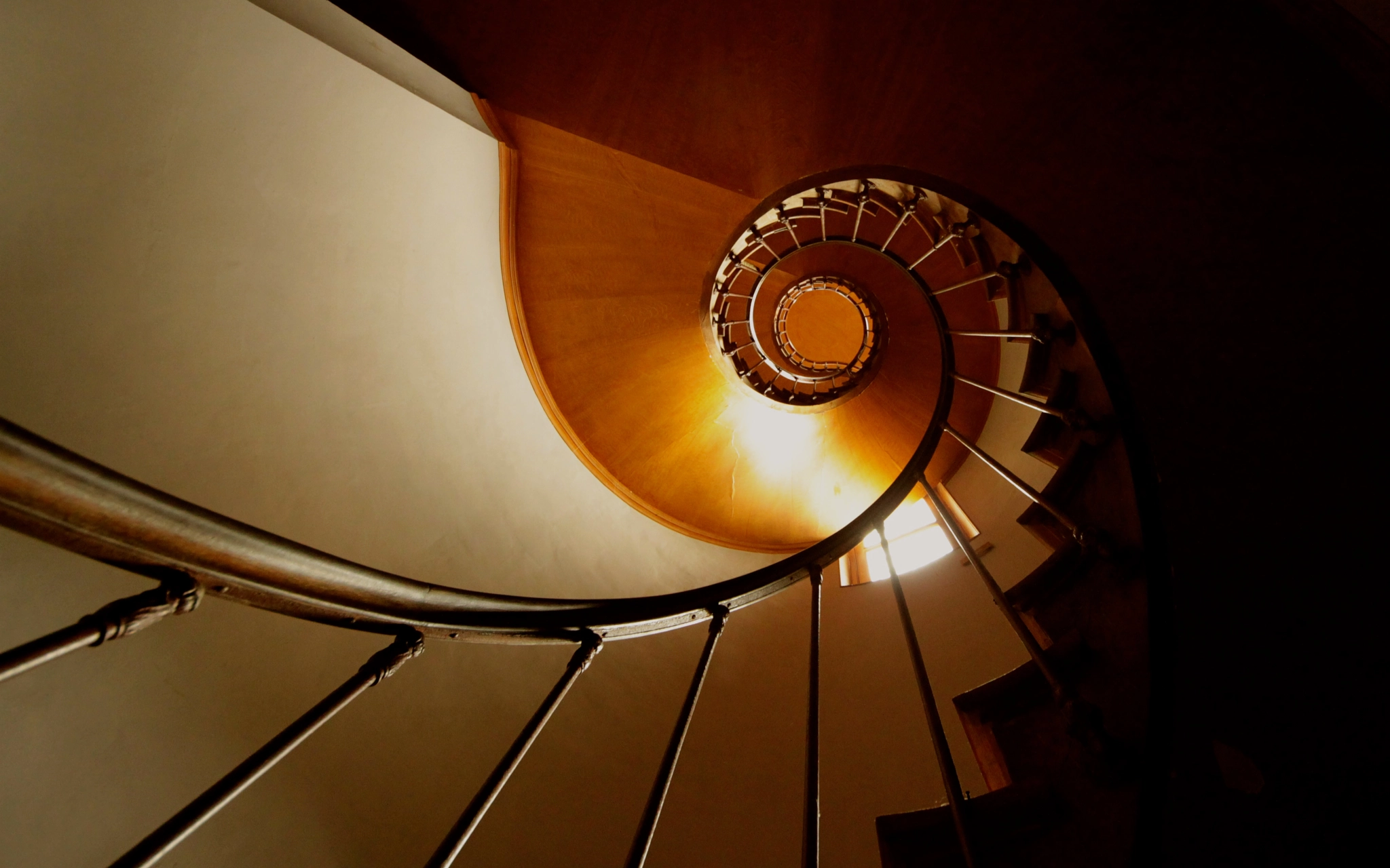 Sigma 8-16mm F4.5-5.6 DC HSM sample photo. Lines and shadows photography