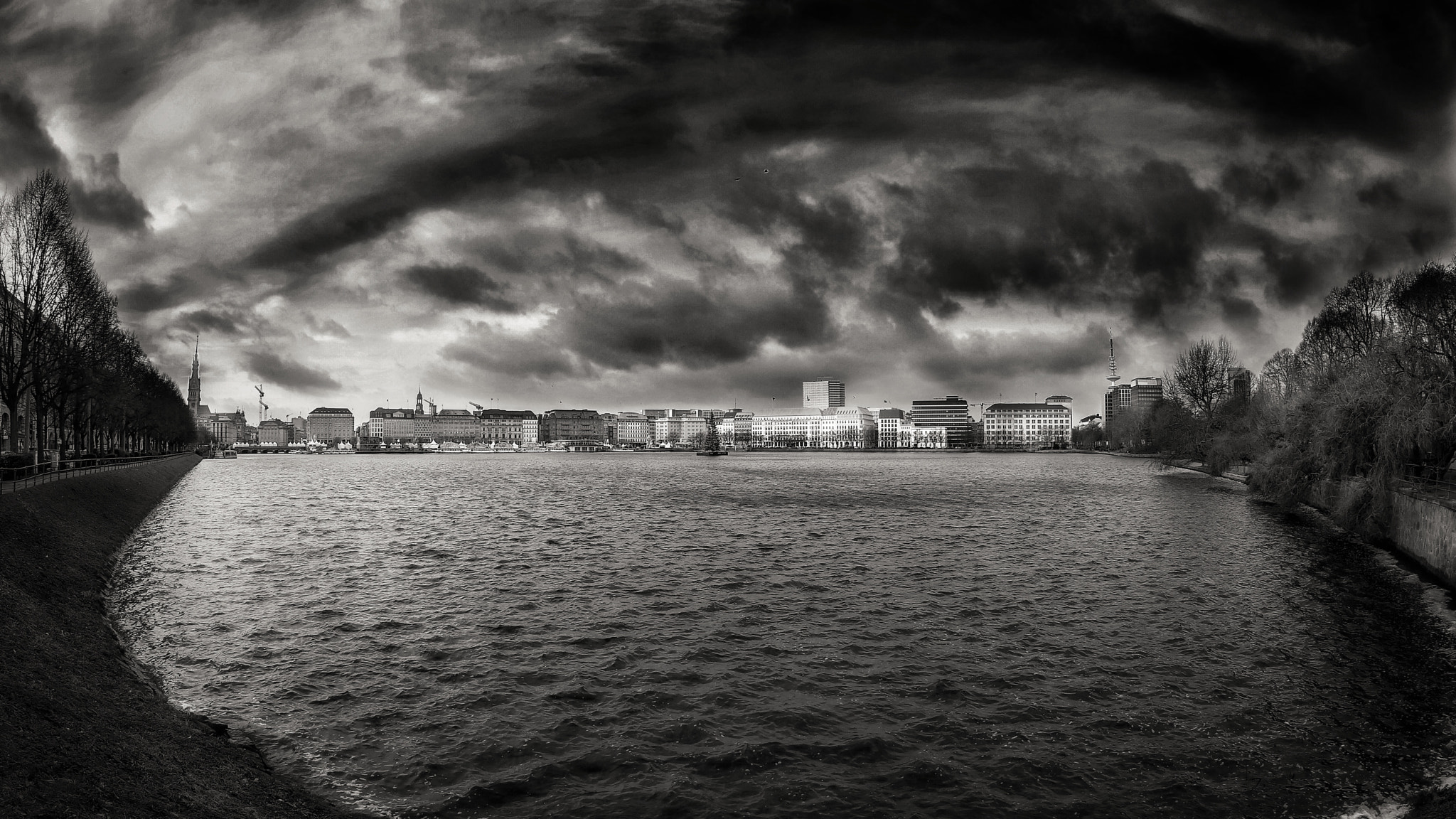 Canon EF 8-15mm F4L Fisheye USM sample photo. Da braut sich was zusammen... photography