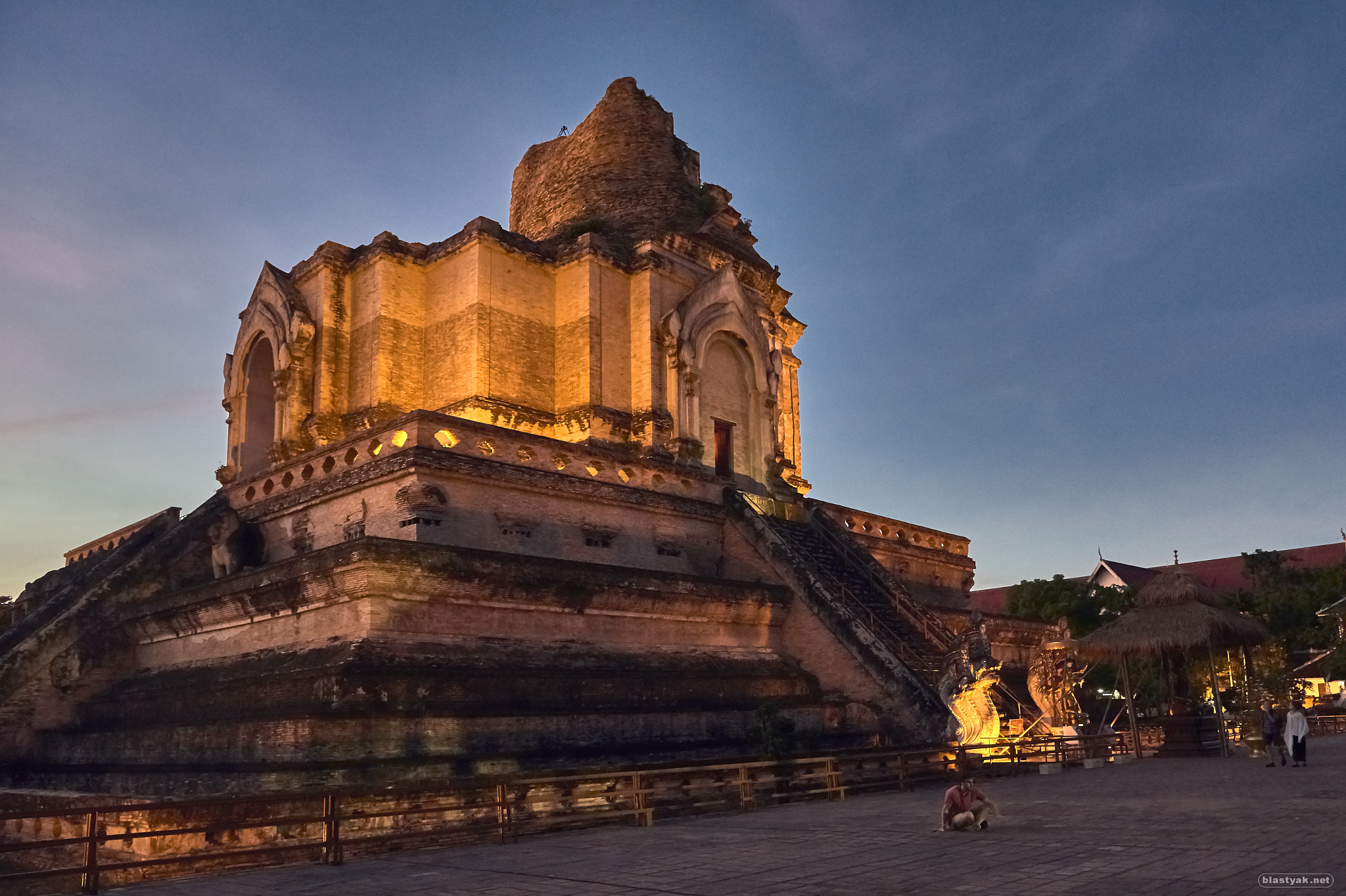 Nikon AF-S Nikkor 24-120mm F4G ED VR sample photo. Wat chedi luang temple, chiang mai photography