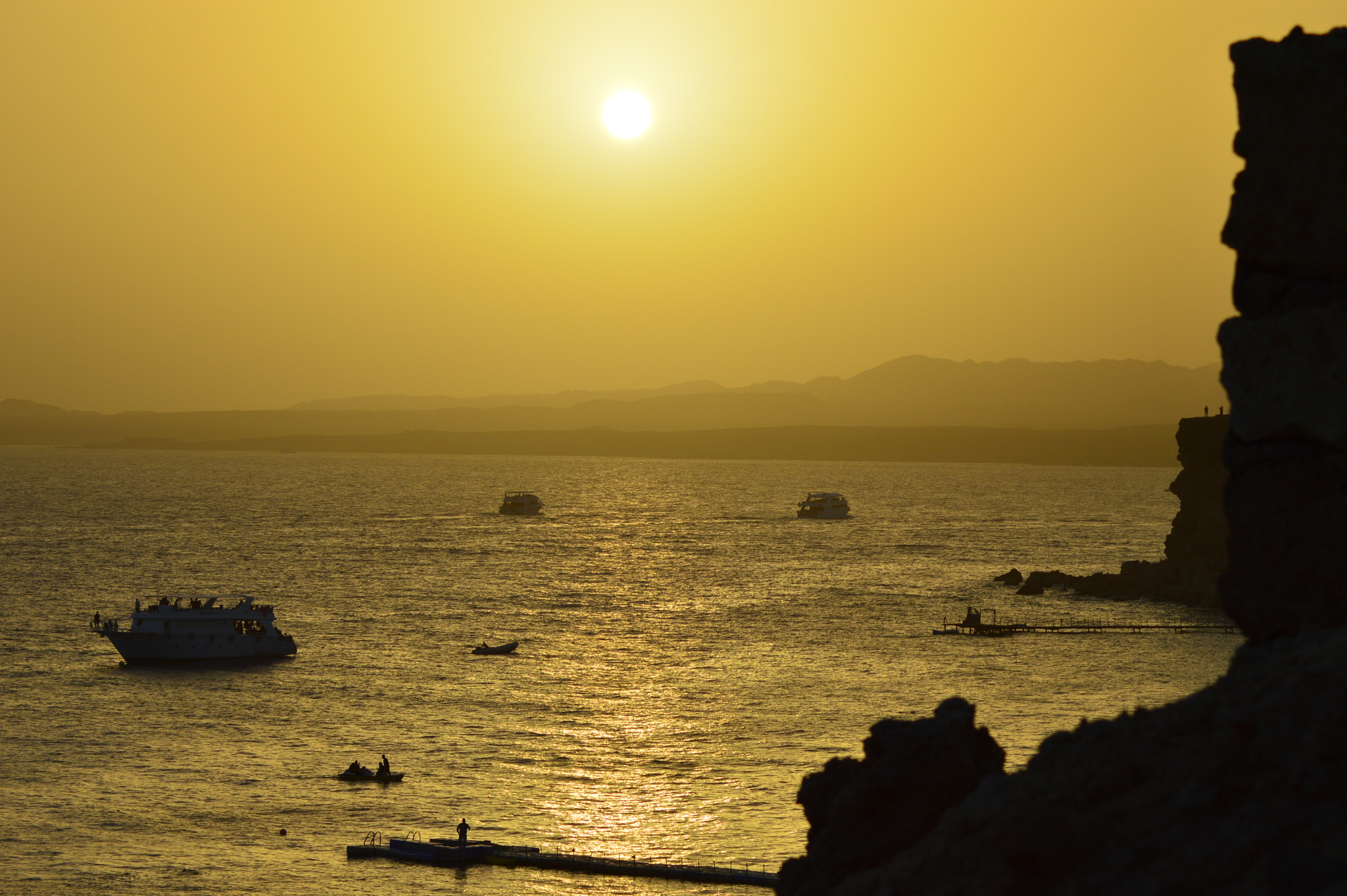 Nikon AF Nikkor 70-300mm F4-5.6G sample photo. Twilight at sunset, sea life photography